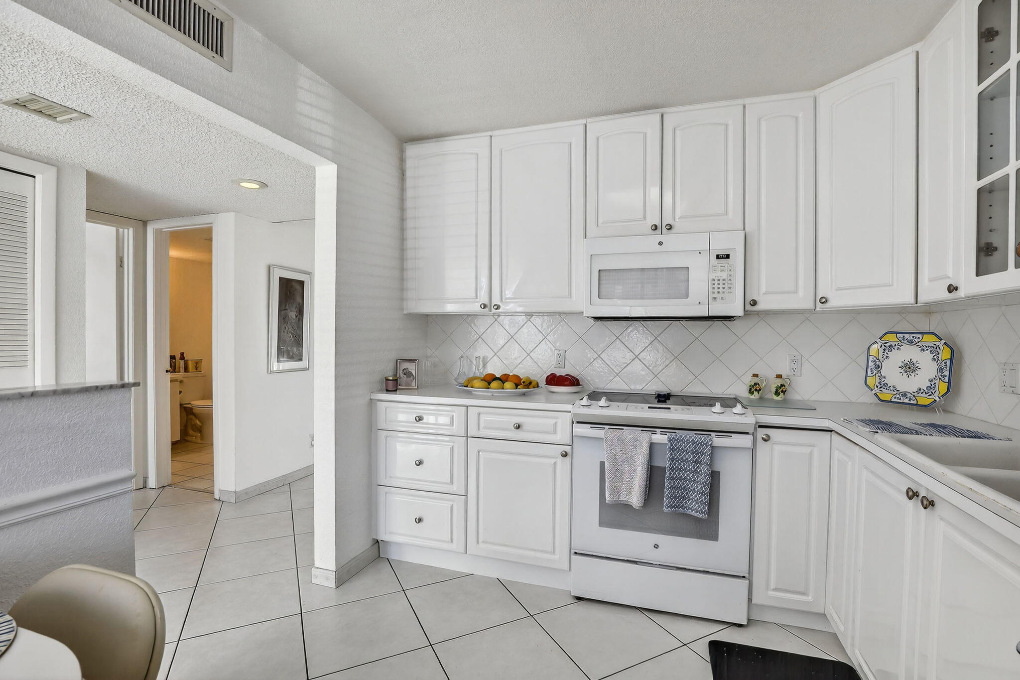 380 Racquet Club Road 106