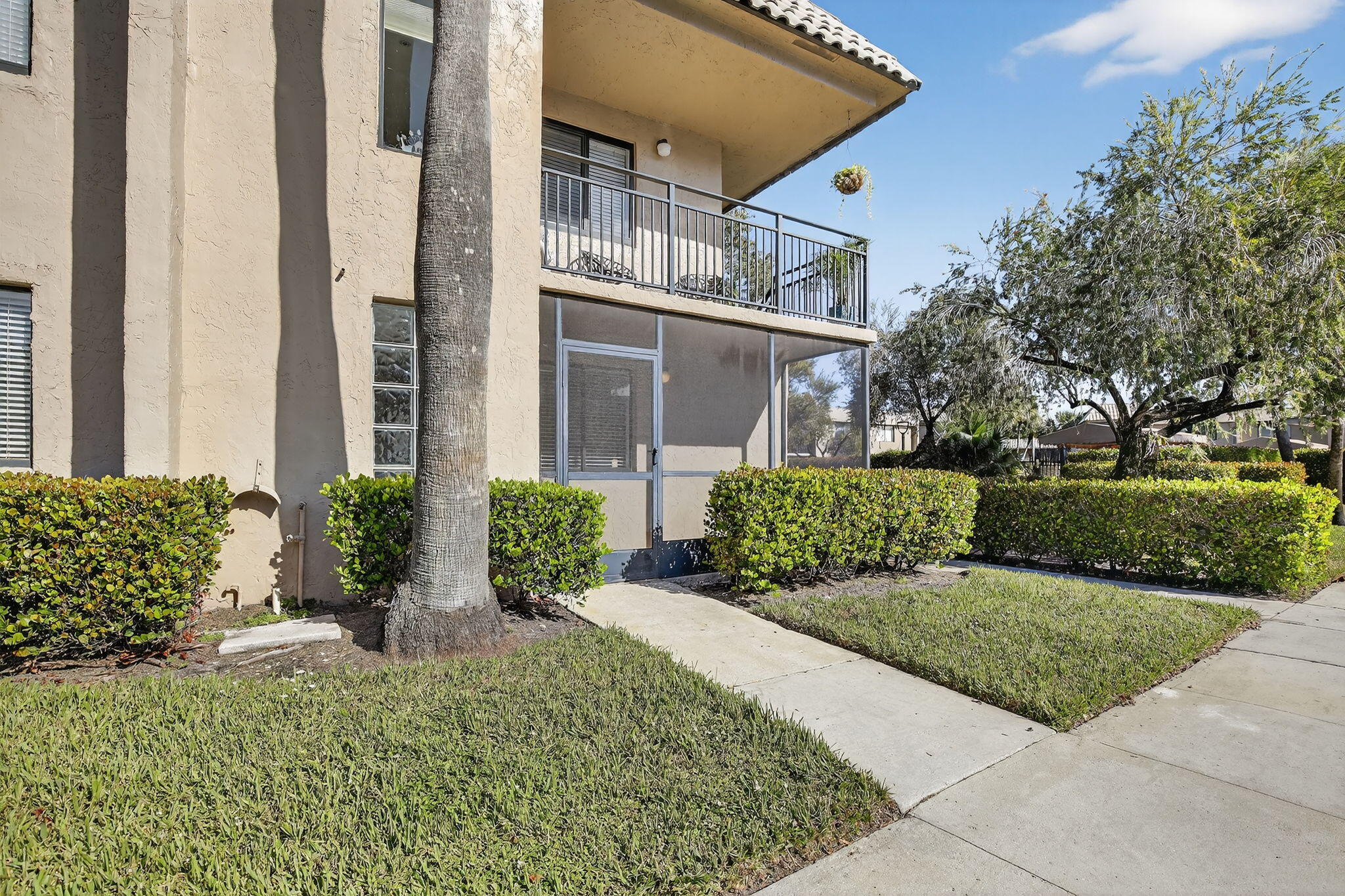 380 Racquet Club Road 106