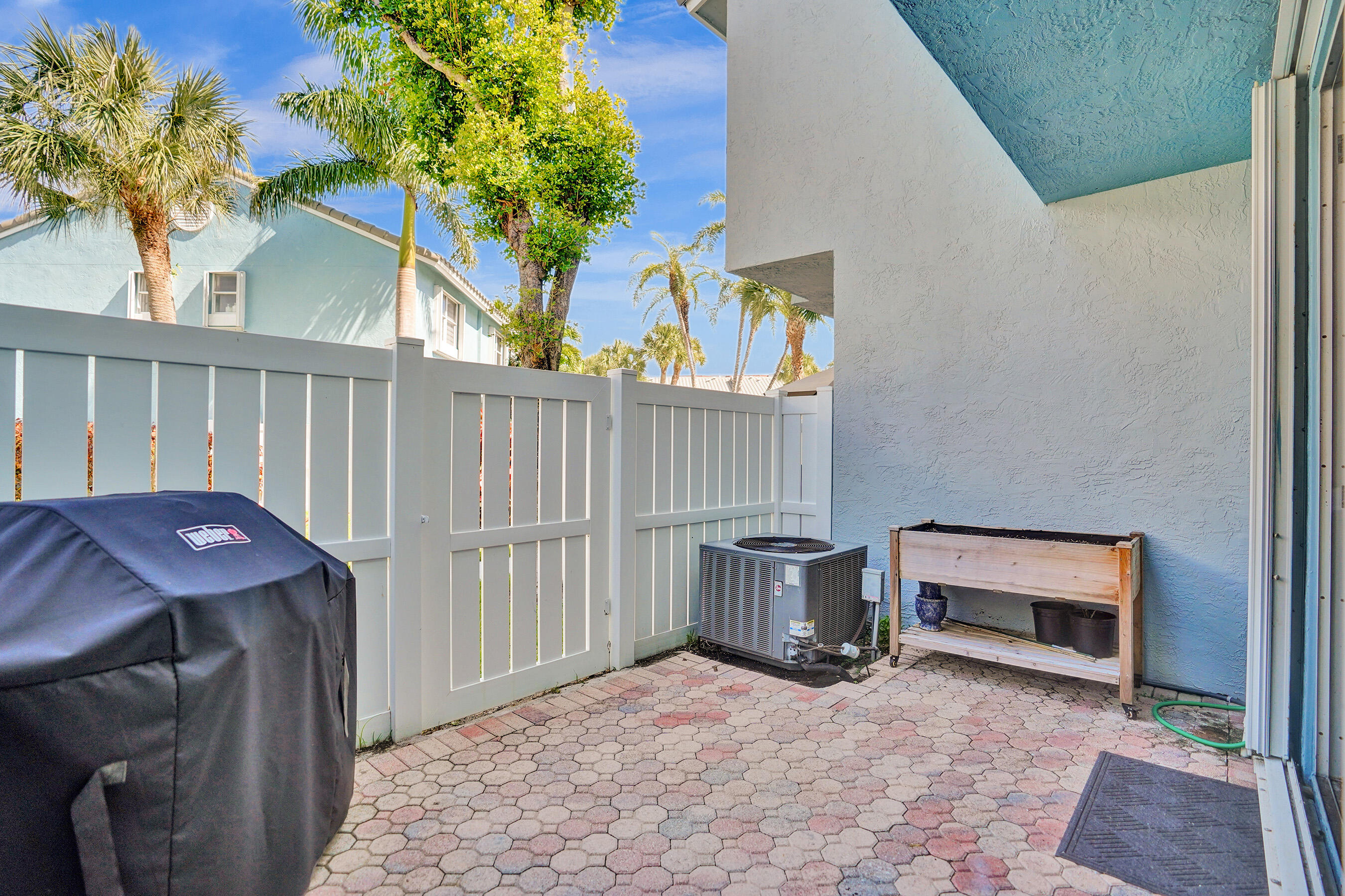 1028 Jeffery Street
