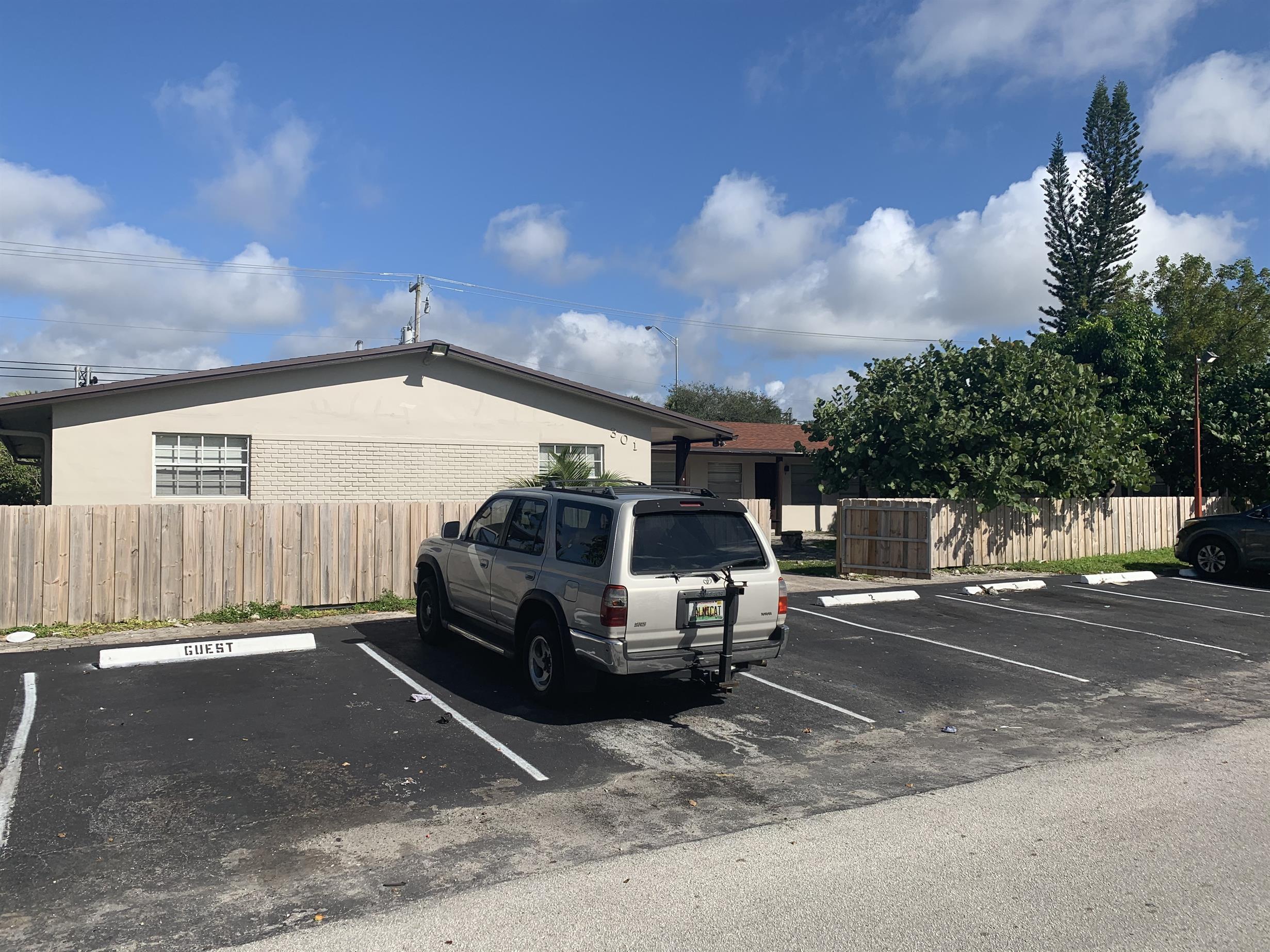 301 NW 35th Court 1