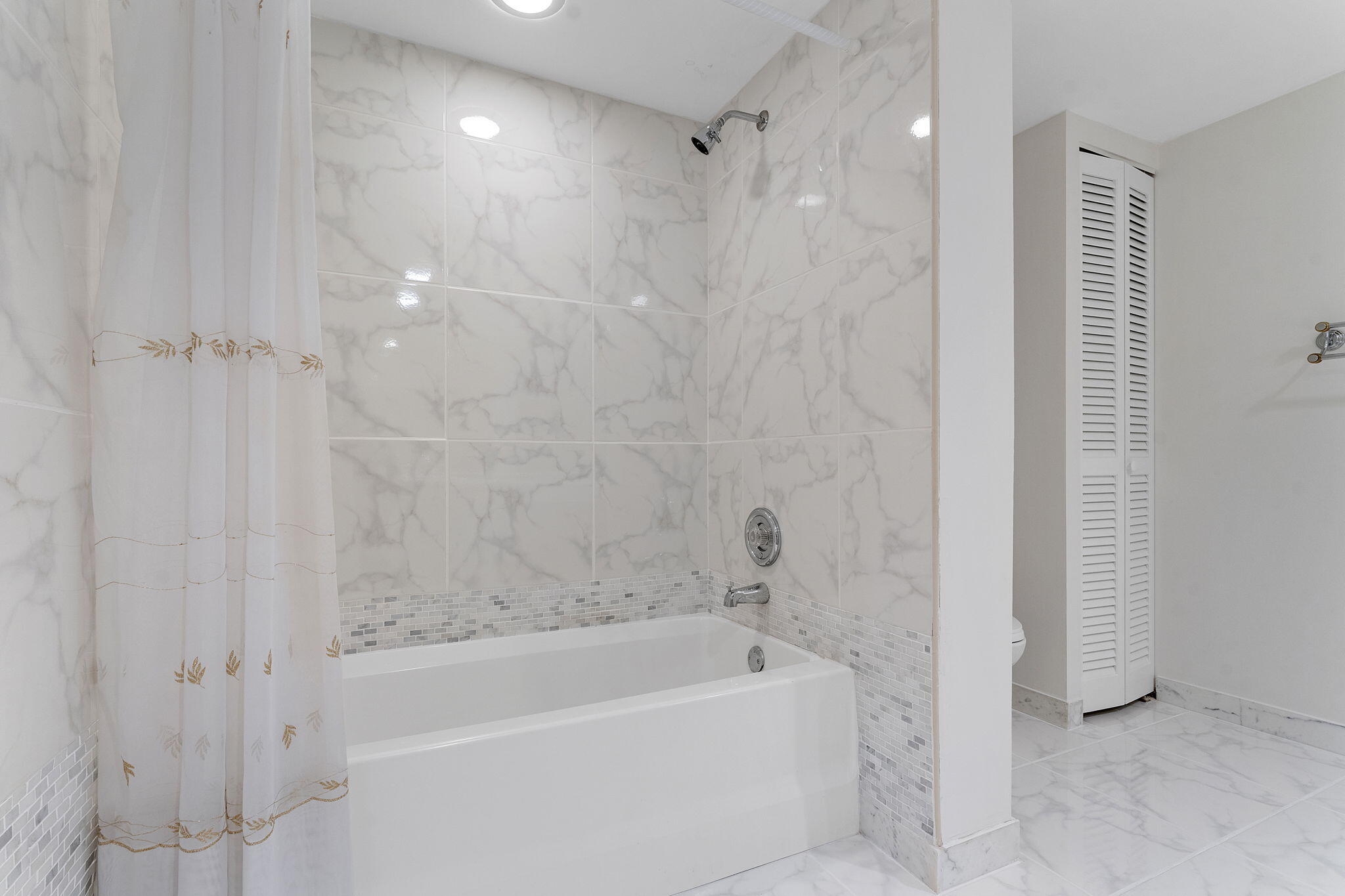 2000 S Ocean Boulevard 8a