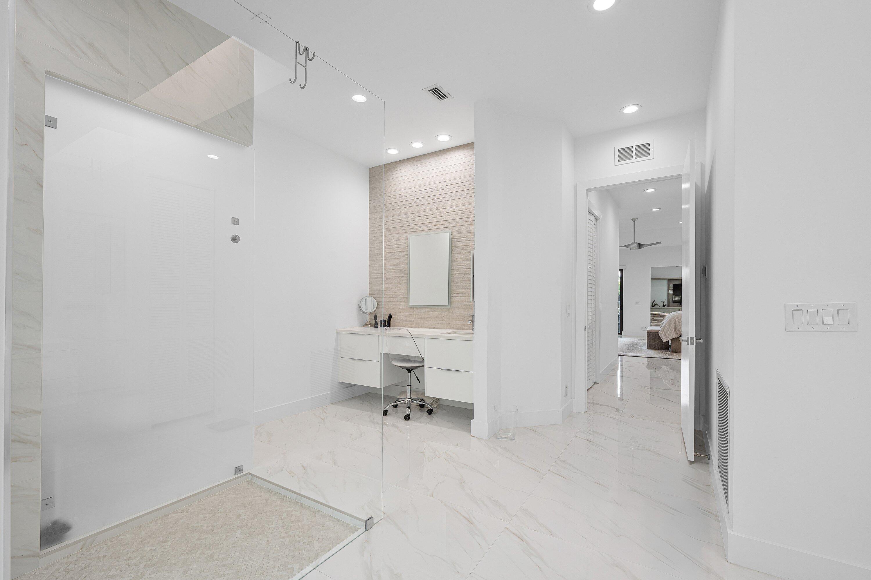 4760 Bocaire Boulevard