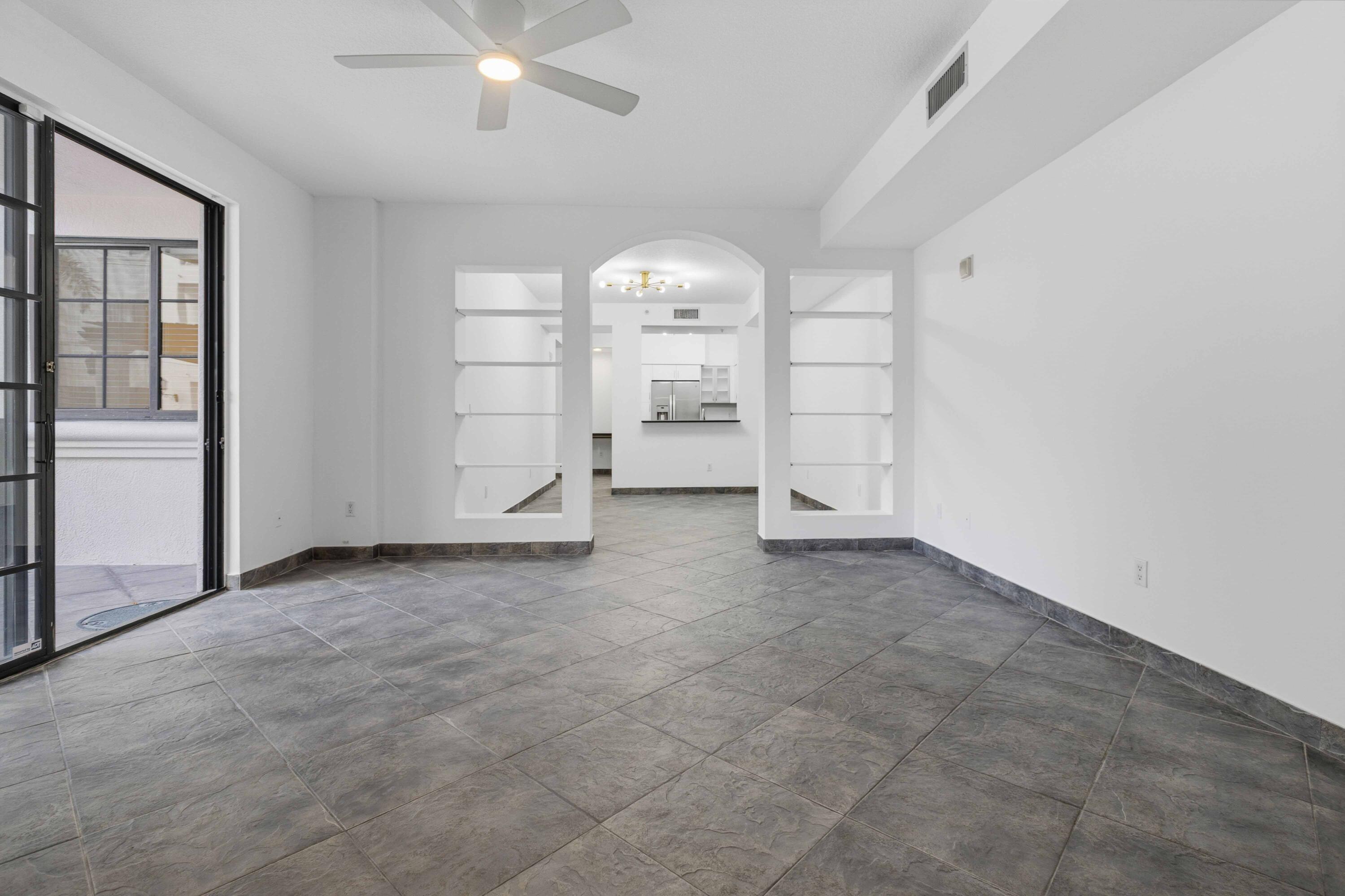 233 S Federal Highway 208