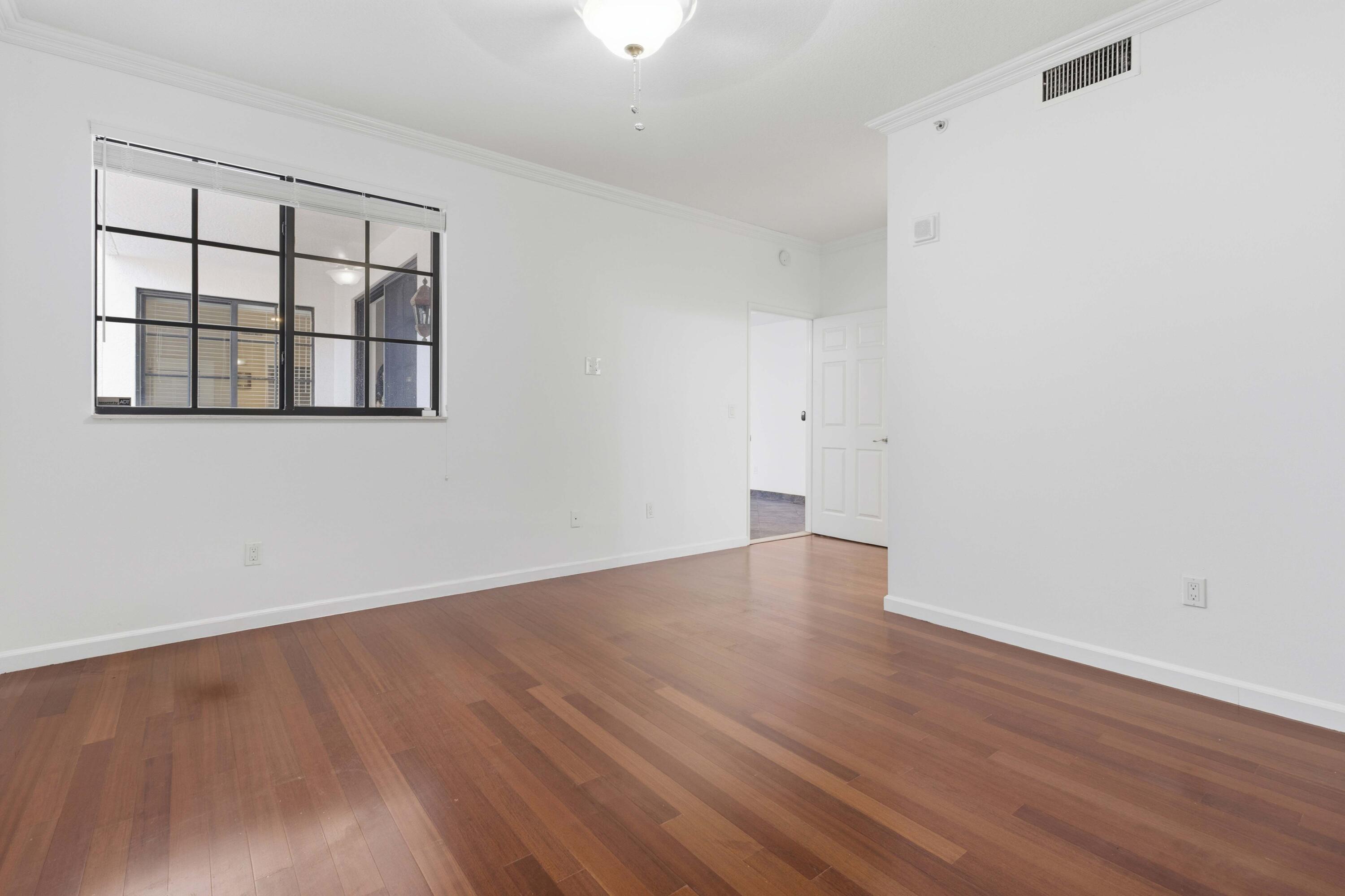 233 S Federal Highway 208
