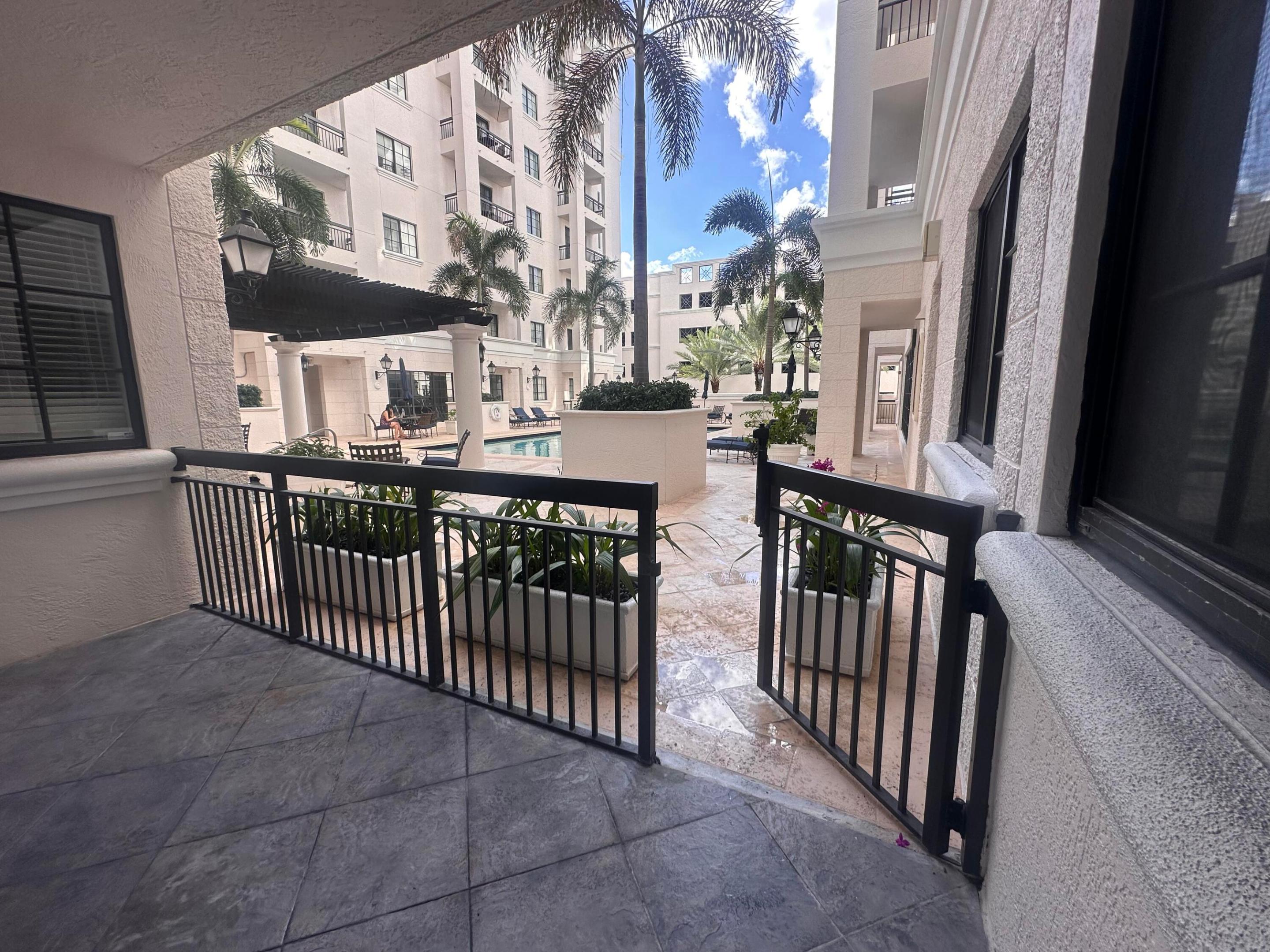 233 S Federal Highway 208