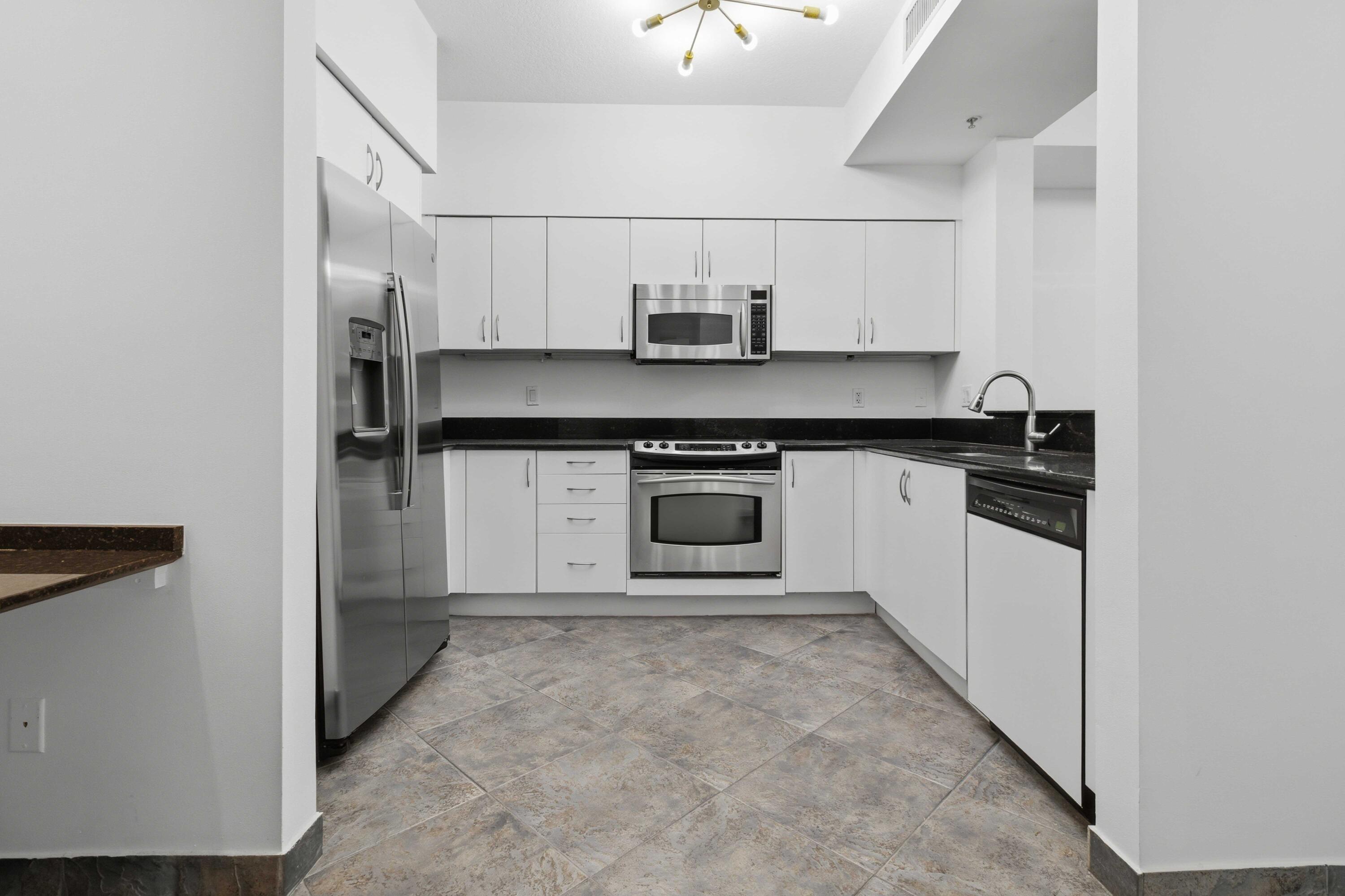 233 S Federal Highway 208