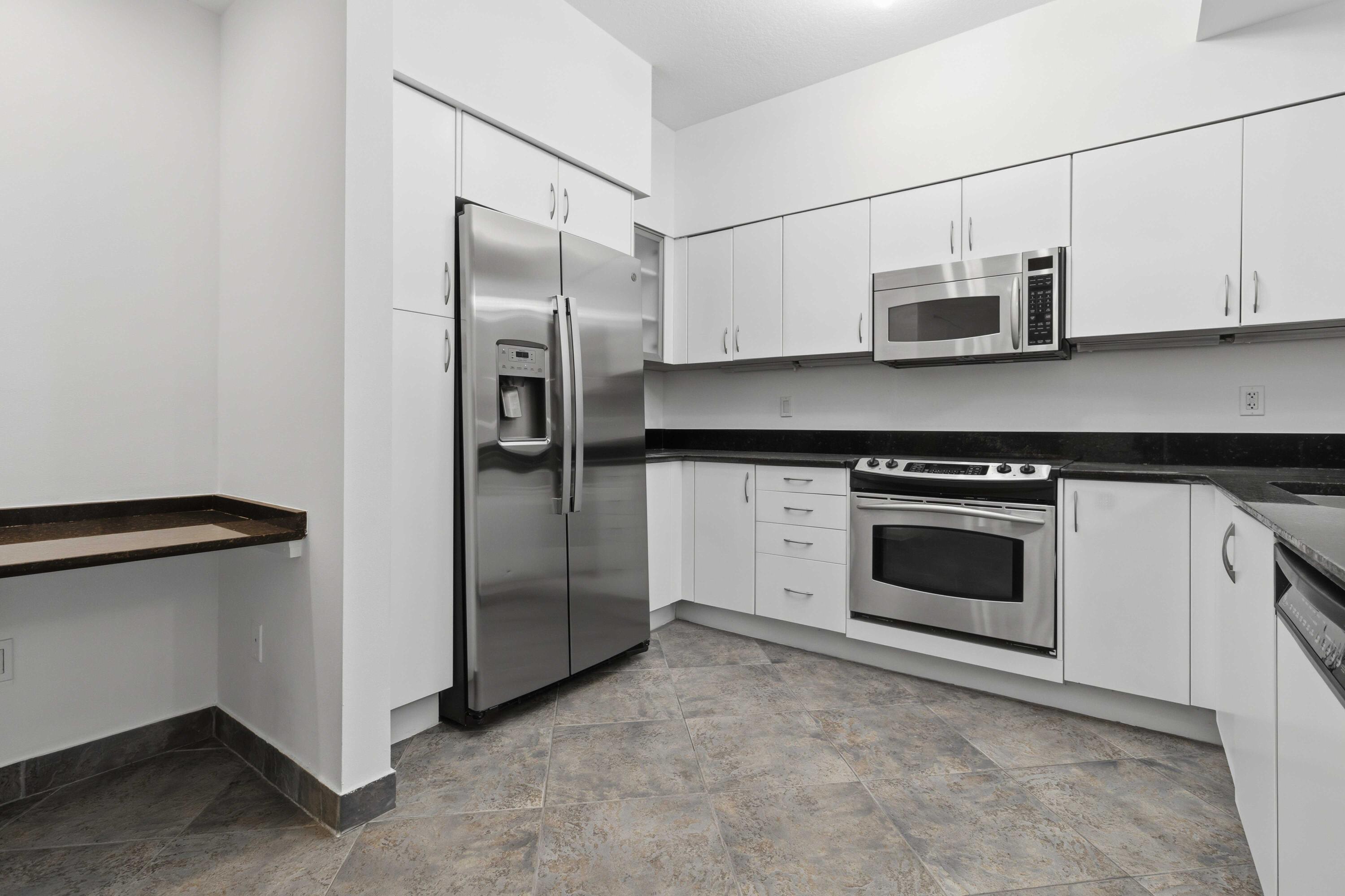 233 S Federal Highway 208