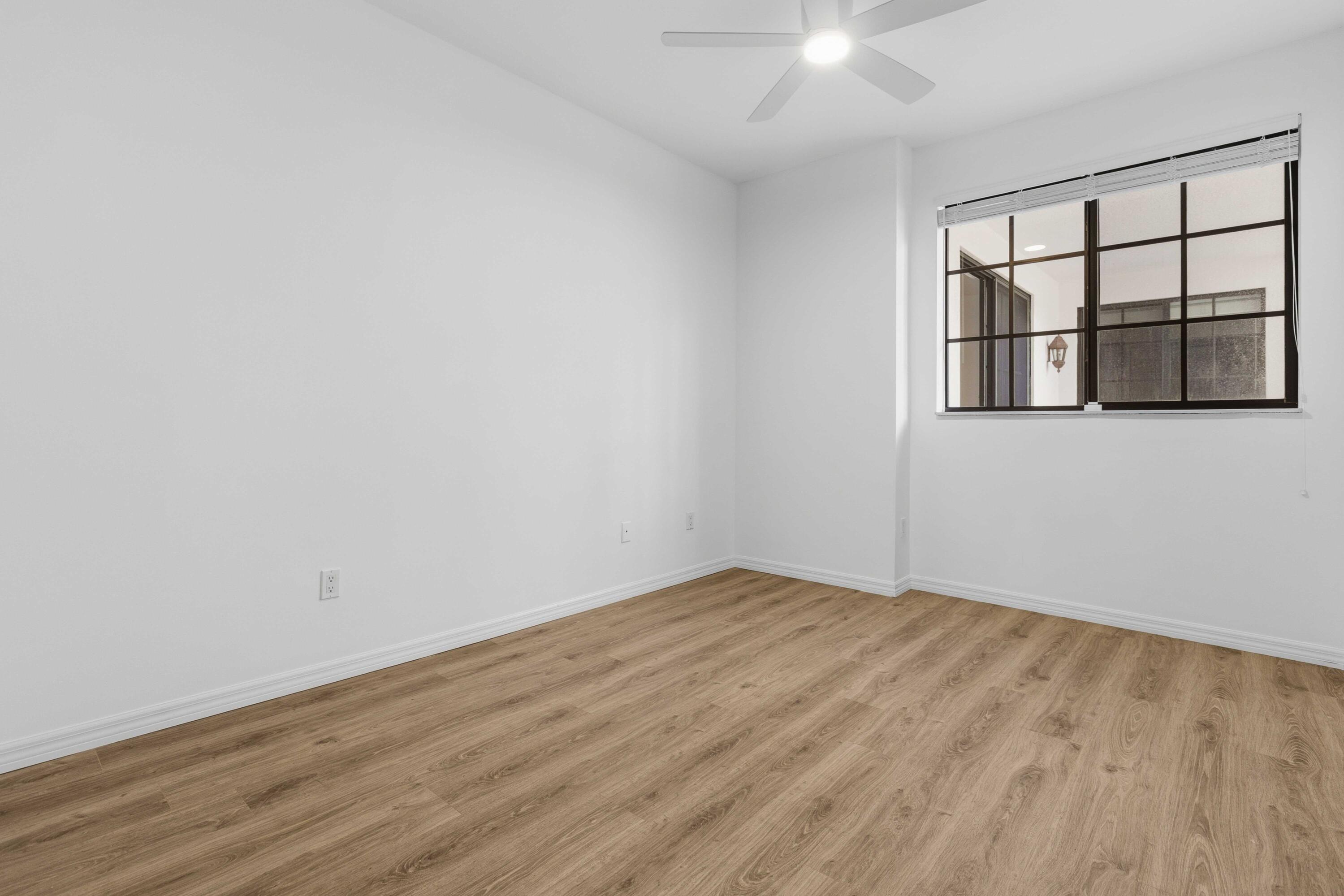 233 S Federal Highway 208