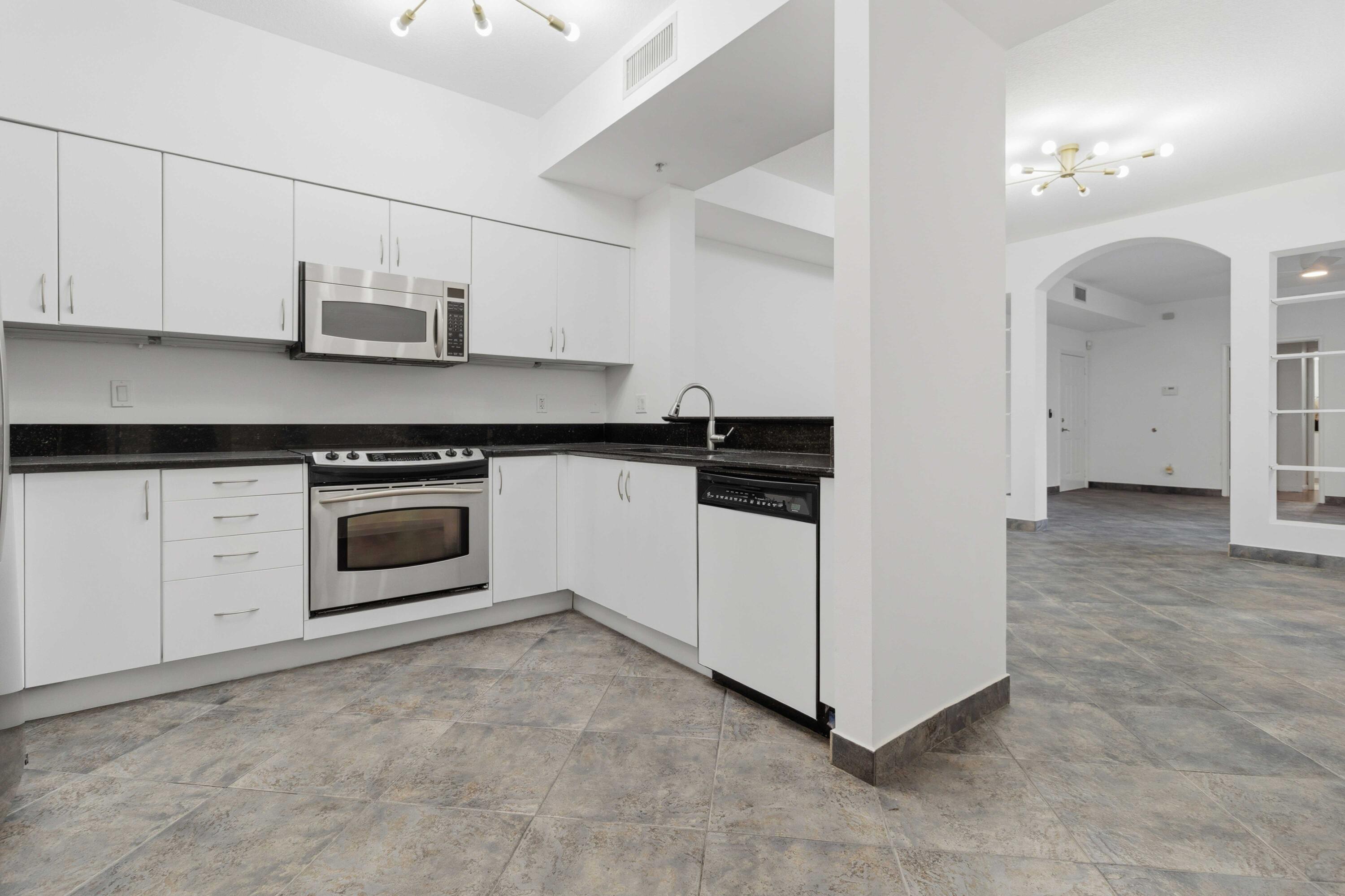 233 S Federal Highway 208