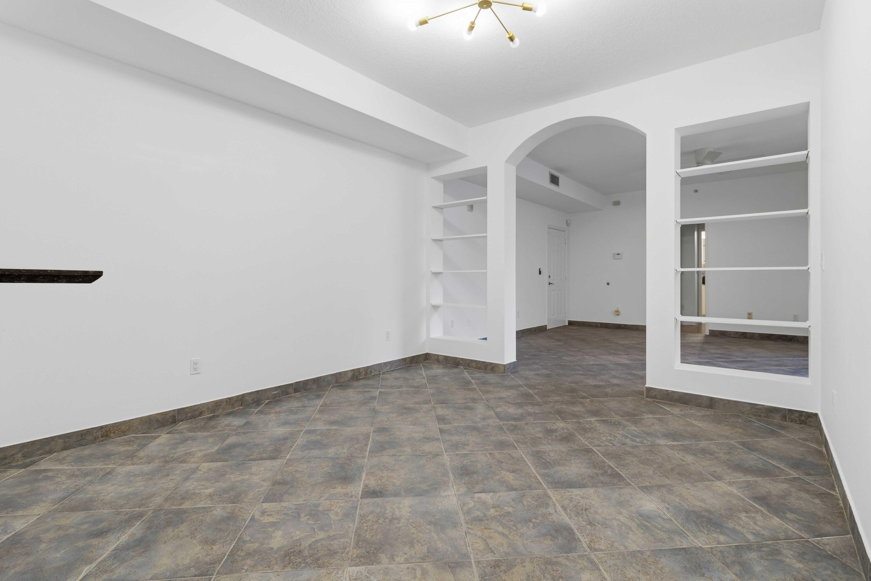 233 S Federal Highway 208