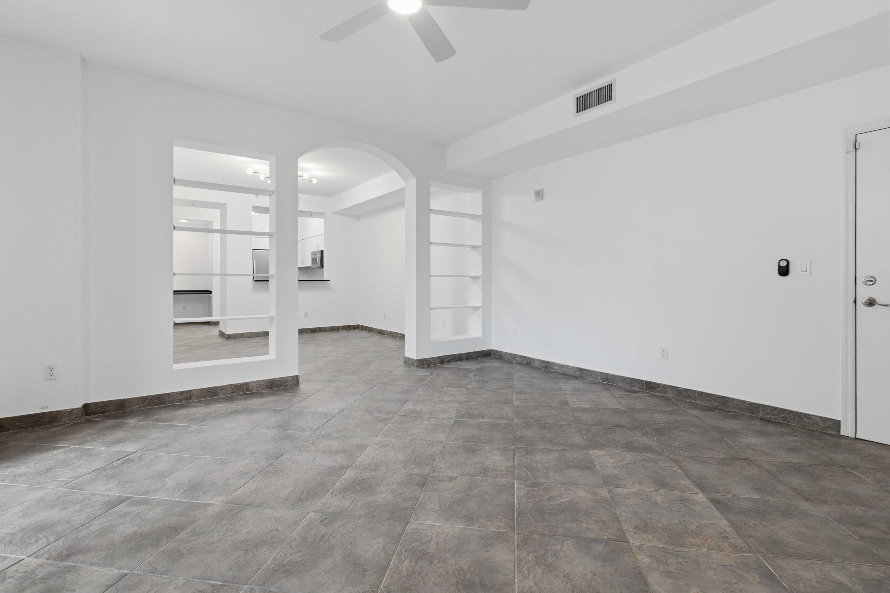 233 S Federal Highway 208