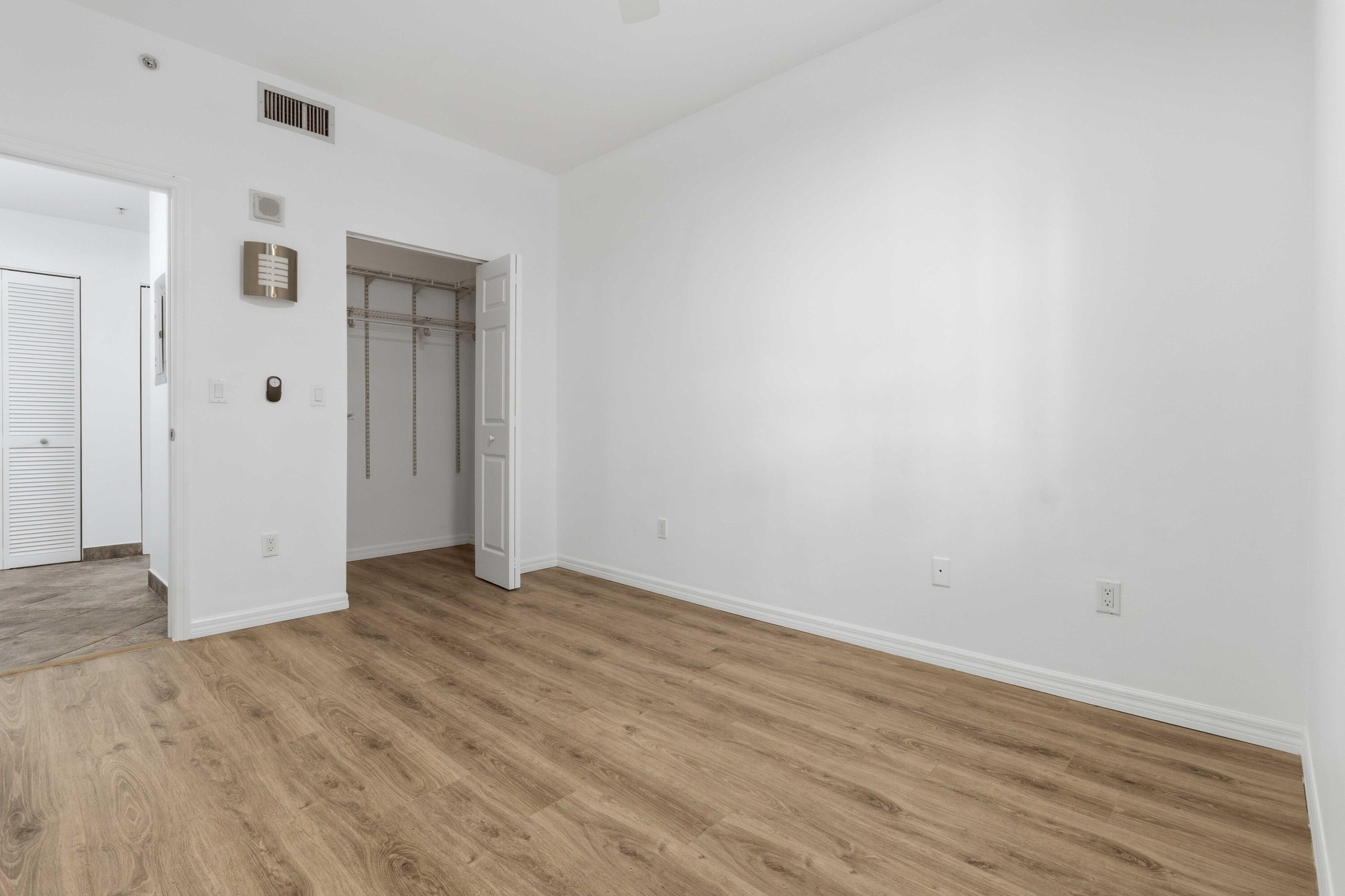233 S Federal Highway 208