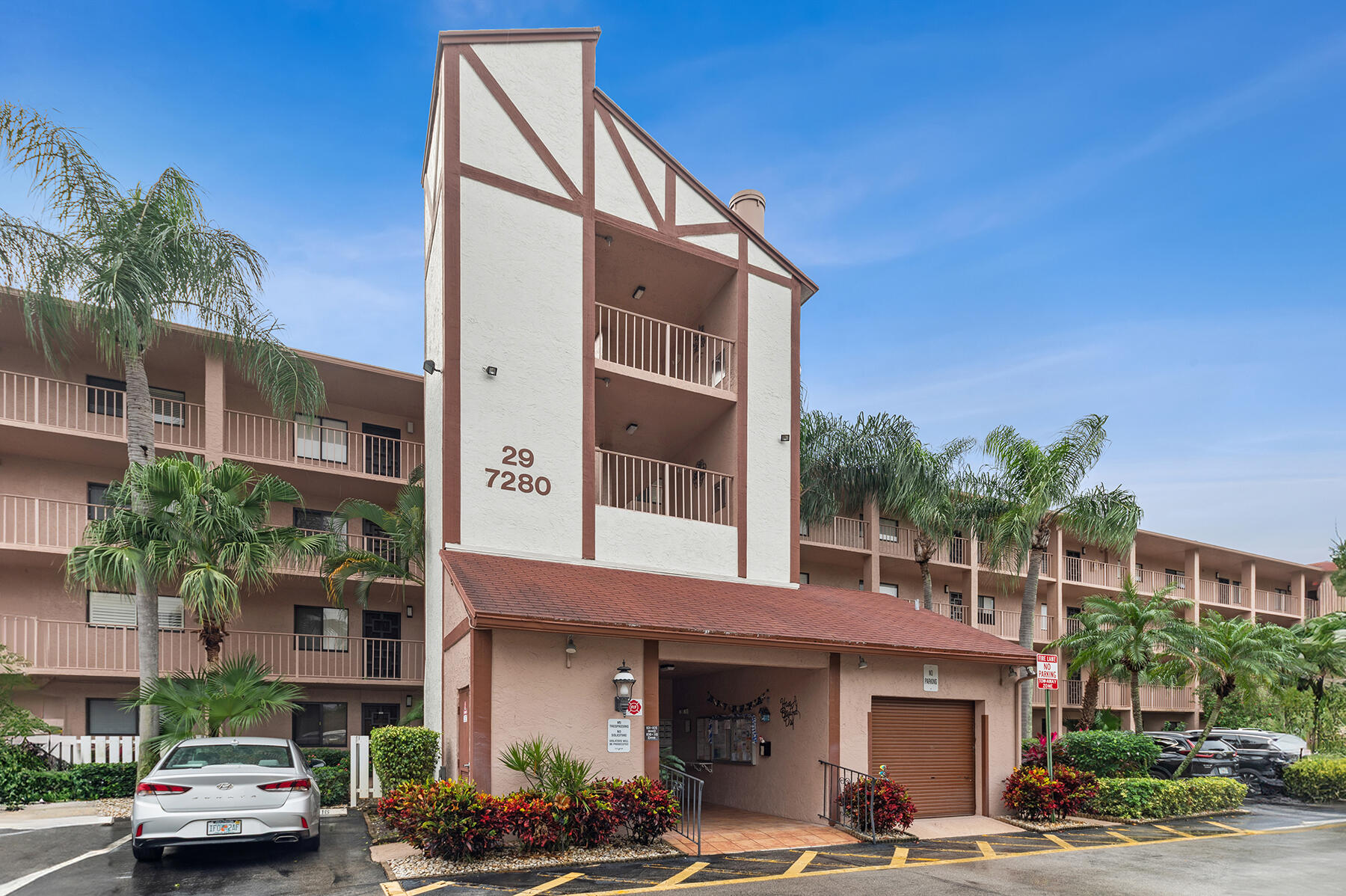 7280 Amberly Lane 208