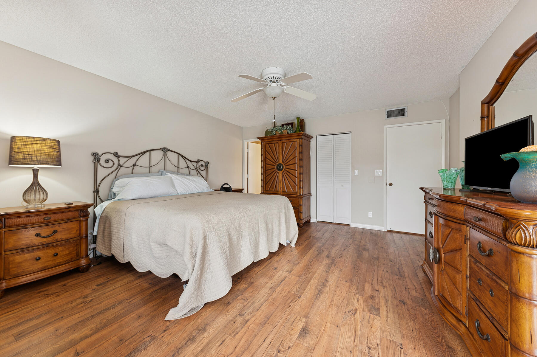 7280 Amberly Lane 208
