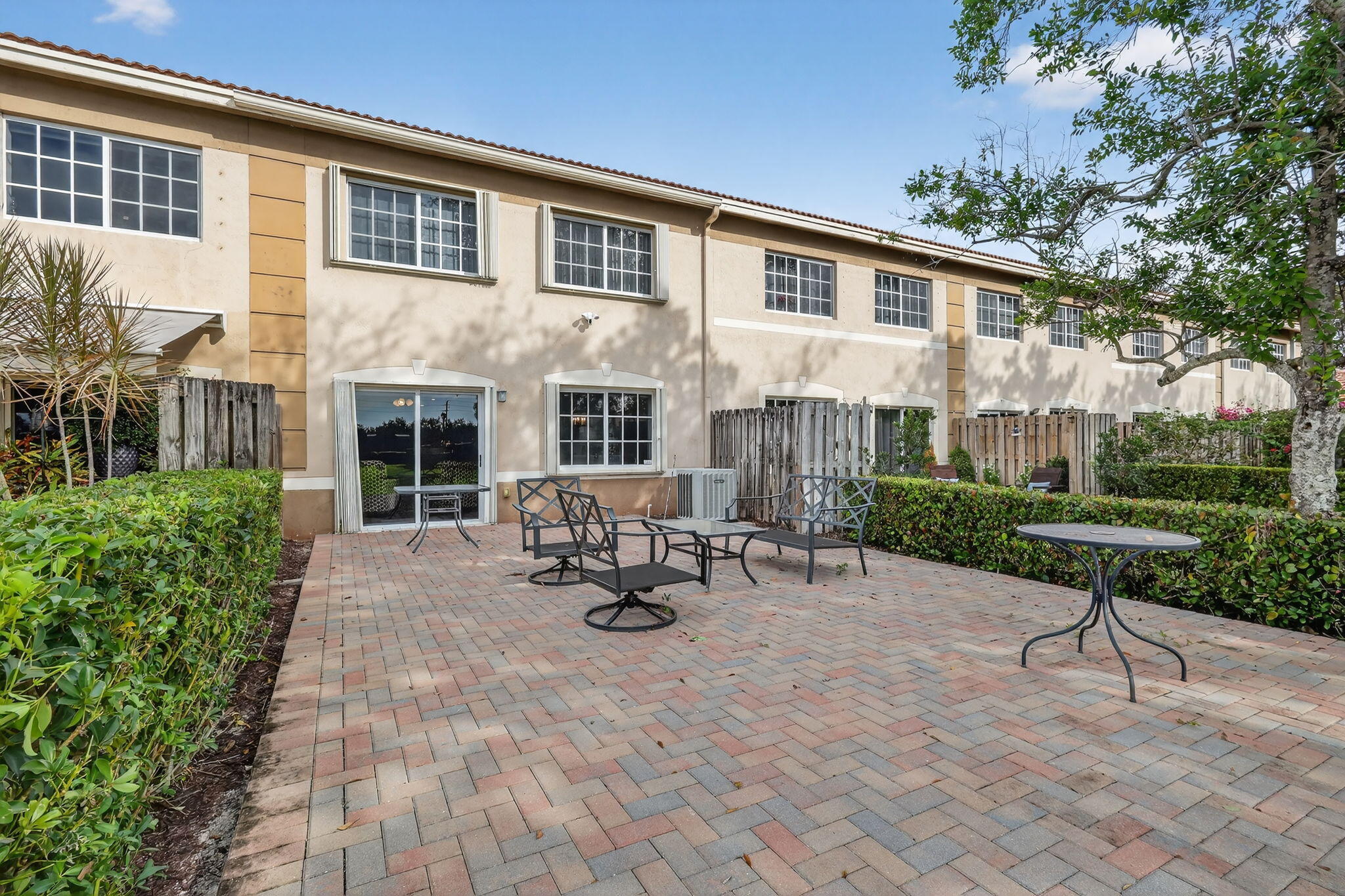 6698 Old Farm Trail