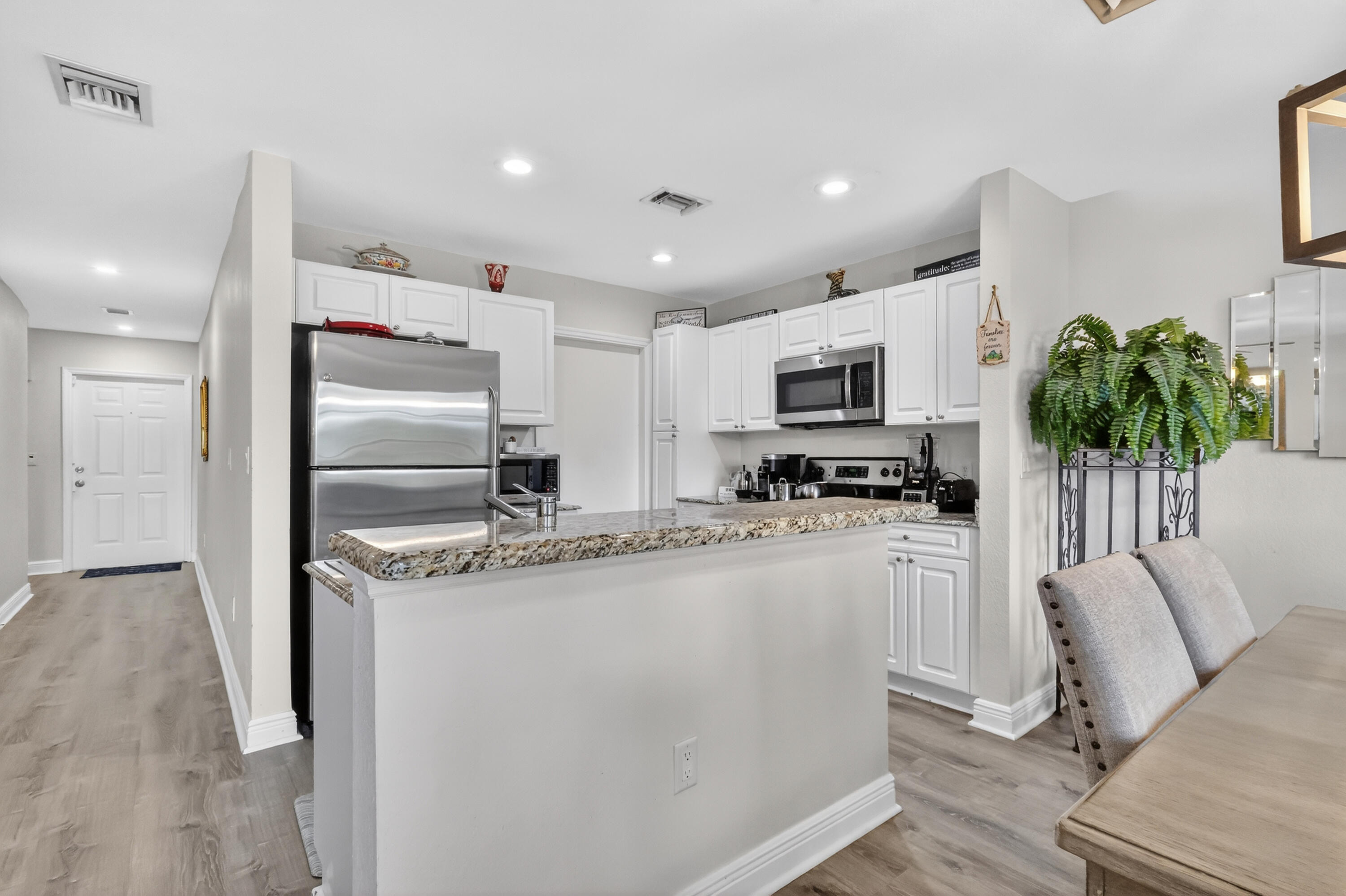 6698 Old Farm Trail