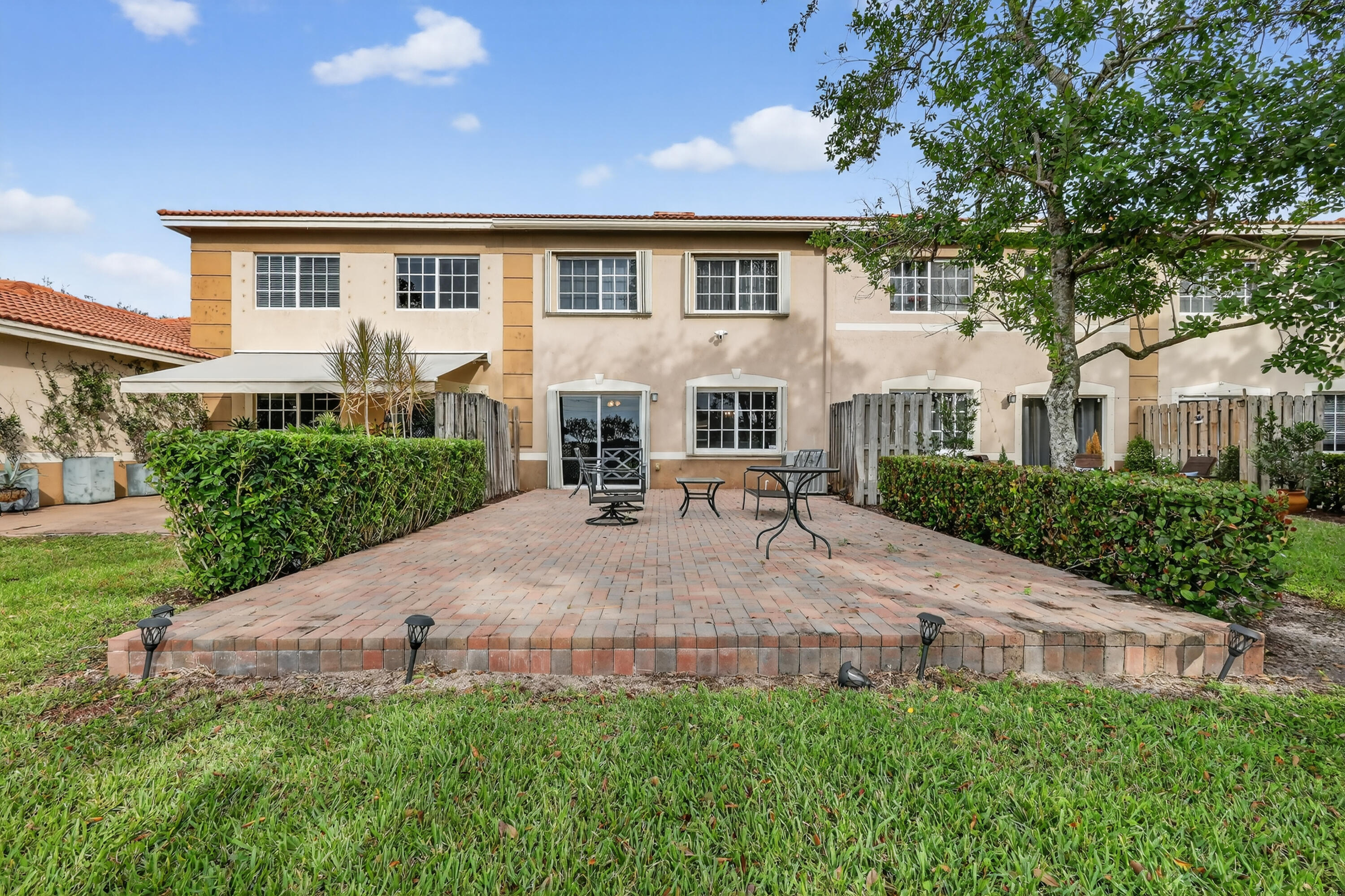 6698 Old Farm Trail
