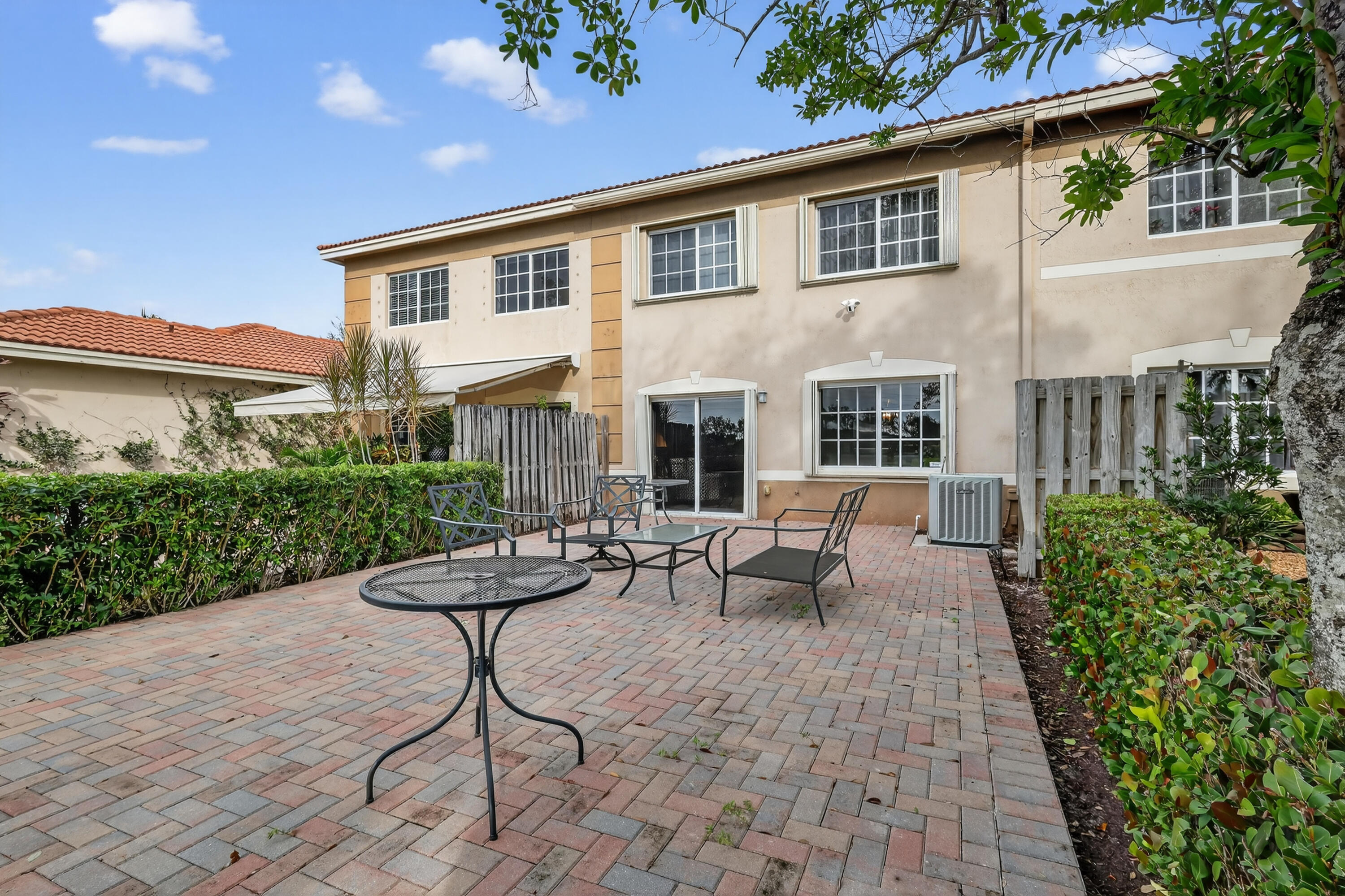 6698 Old Farm Trail