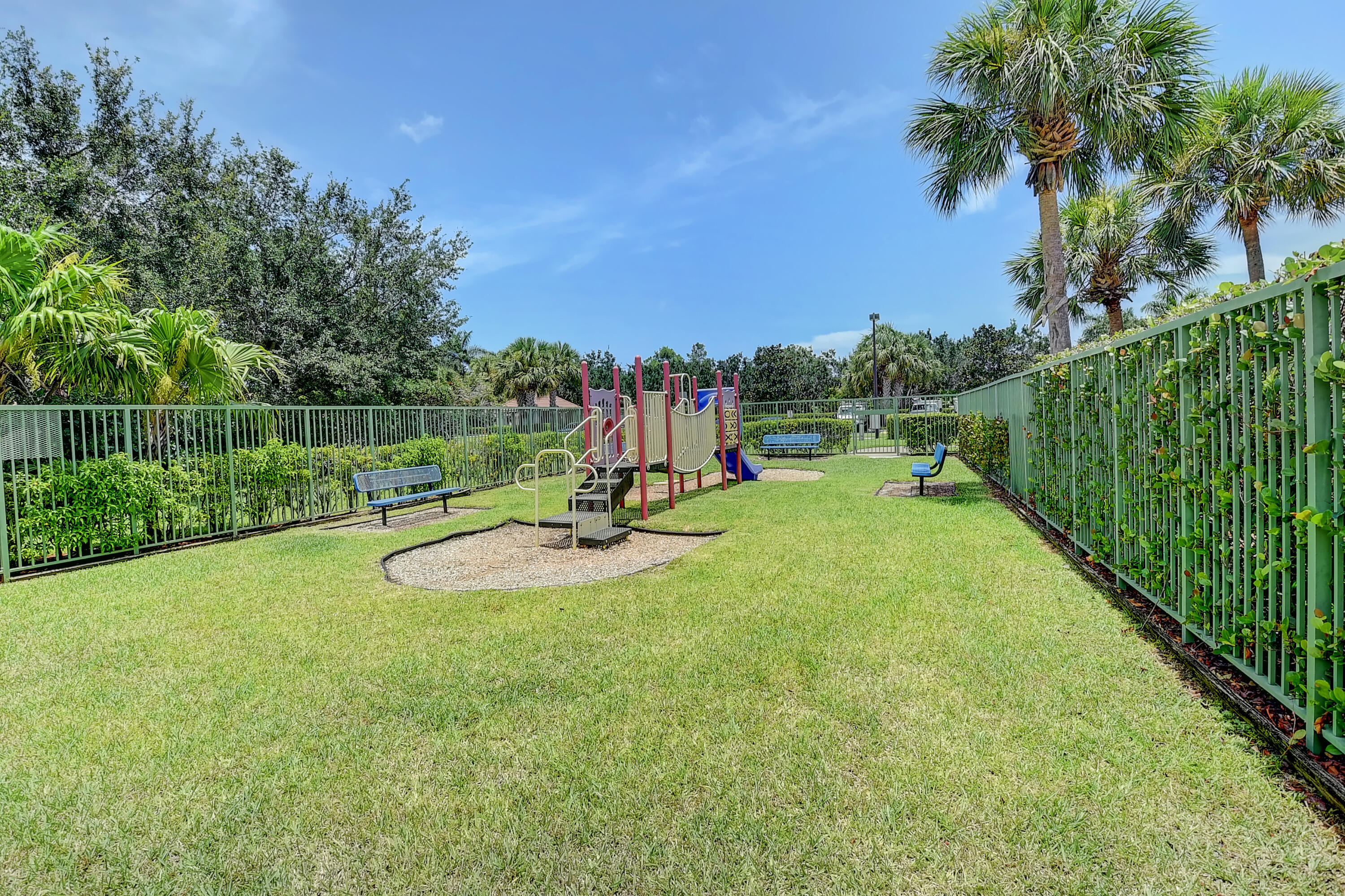 6698 Old Farm Trail