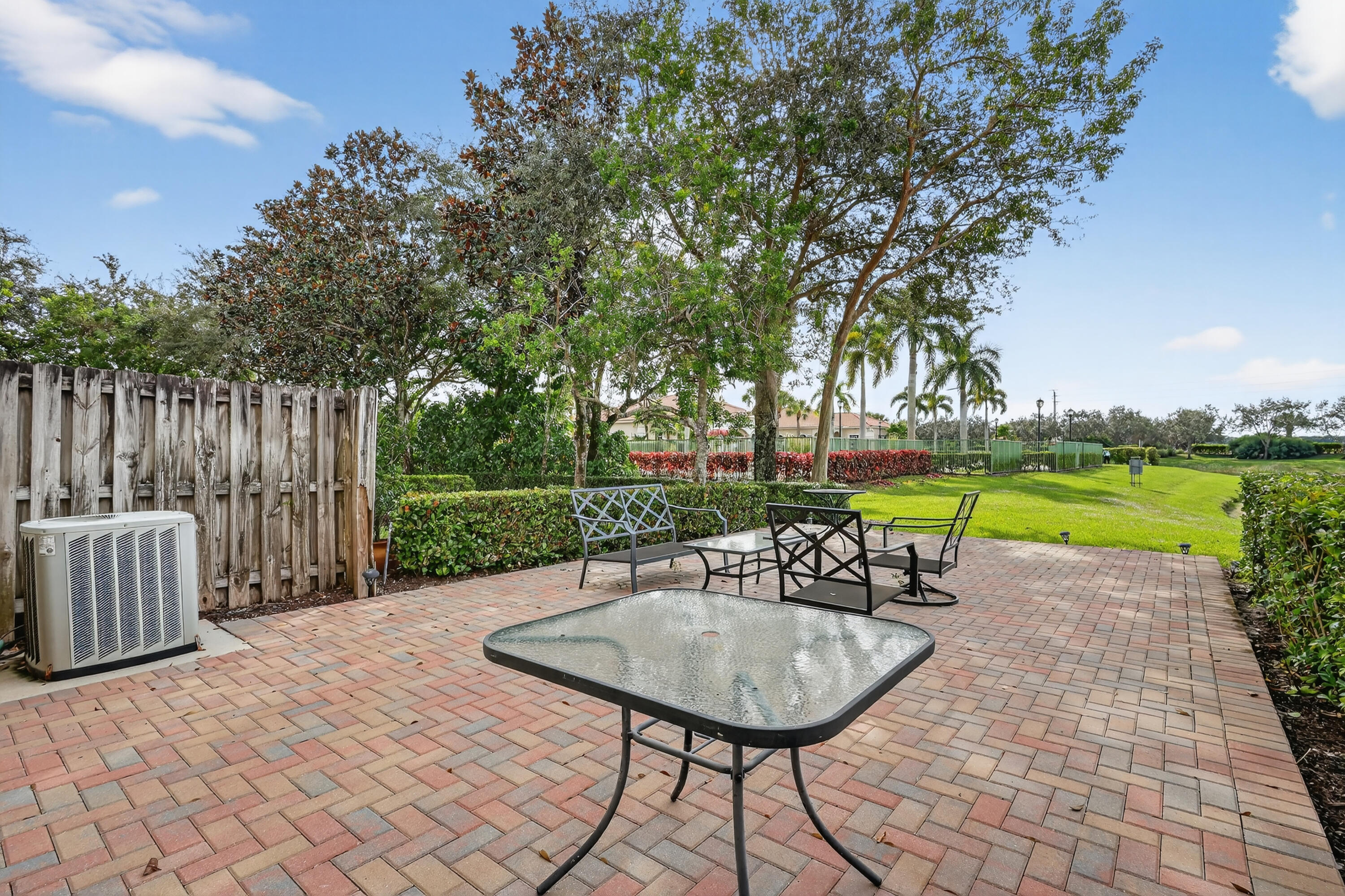 6698 Old Farm Trail