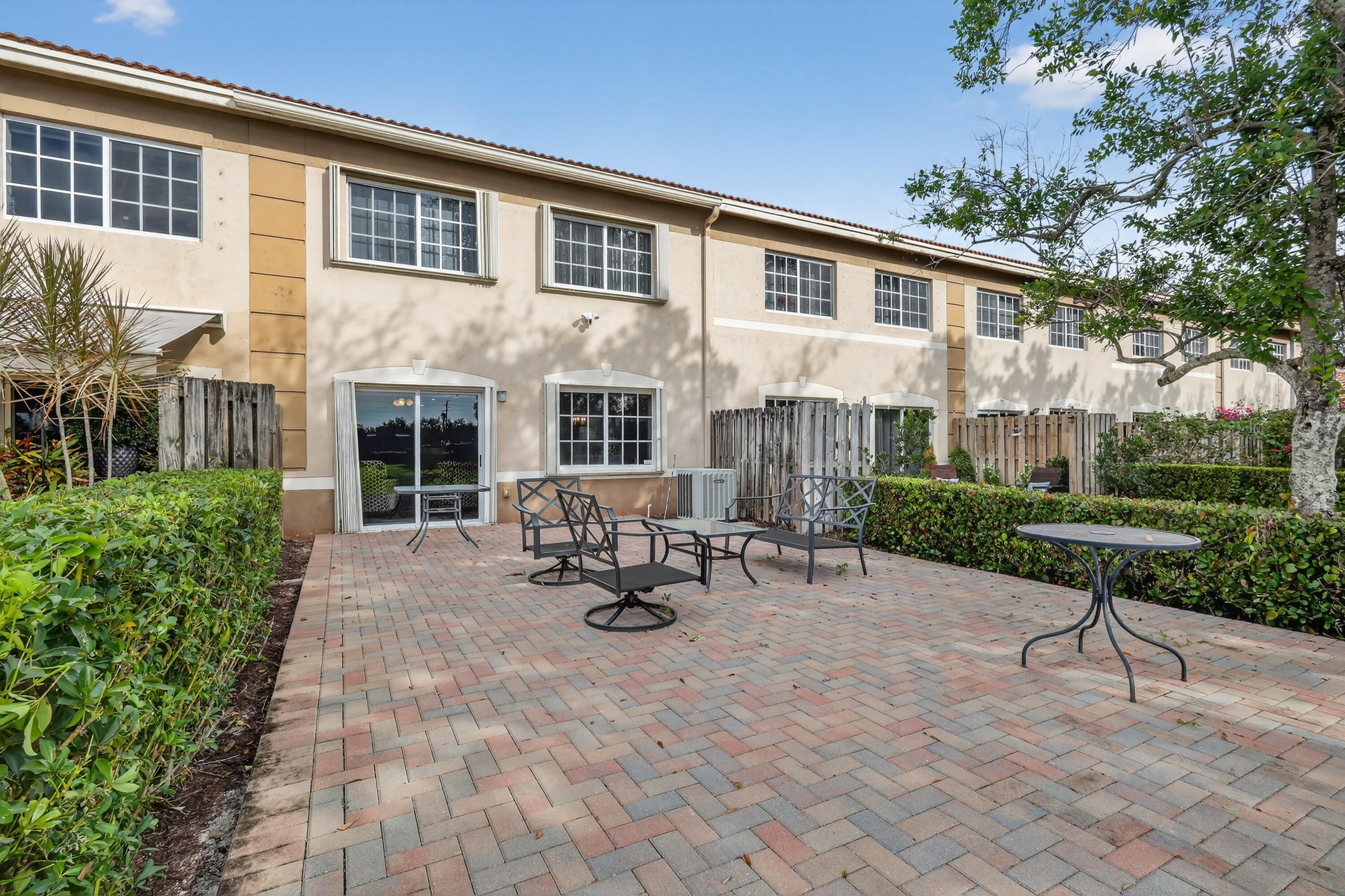 6698 Old Farm Trail