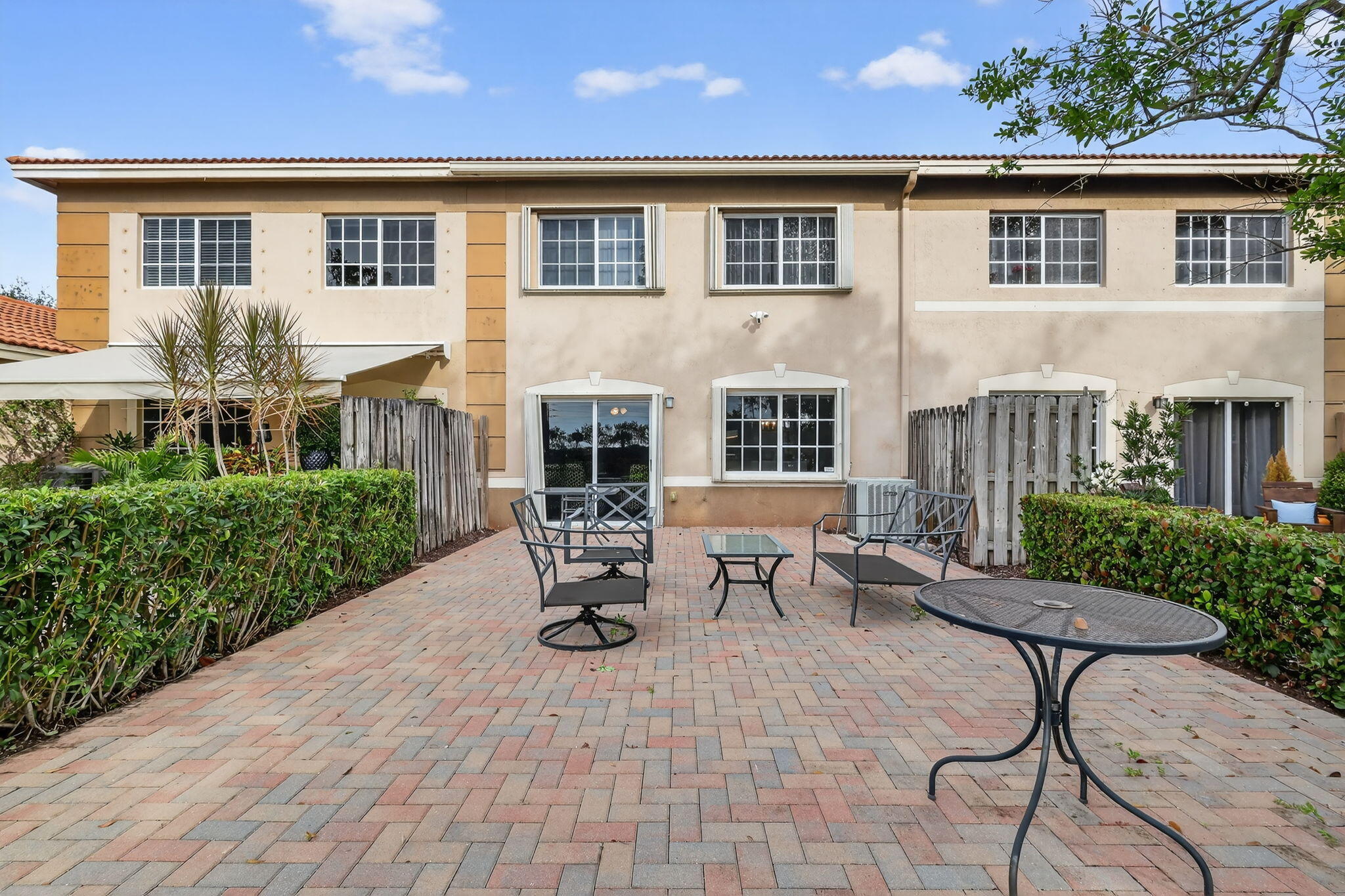 6698 Old Farm Trail