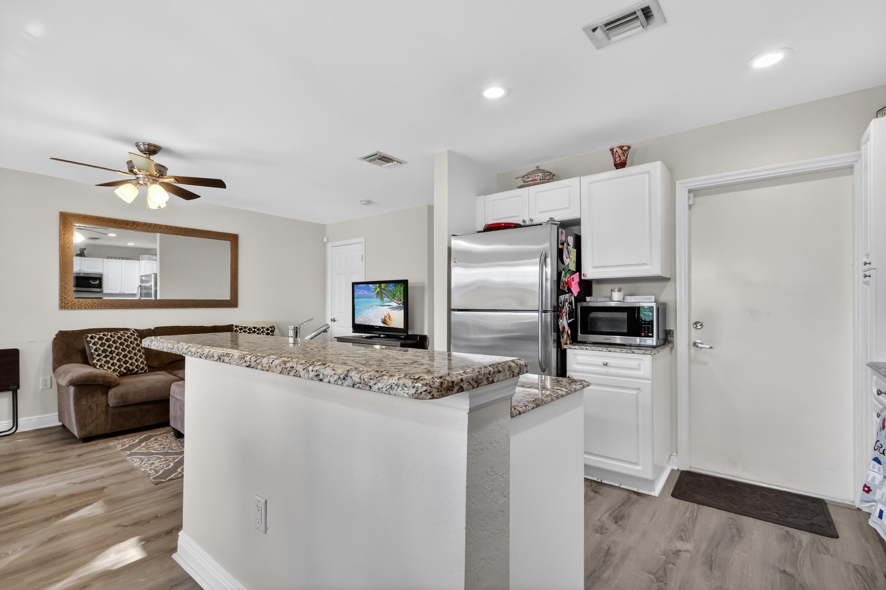 6698 Old Farm Trail