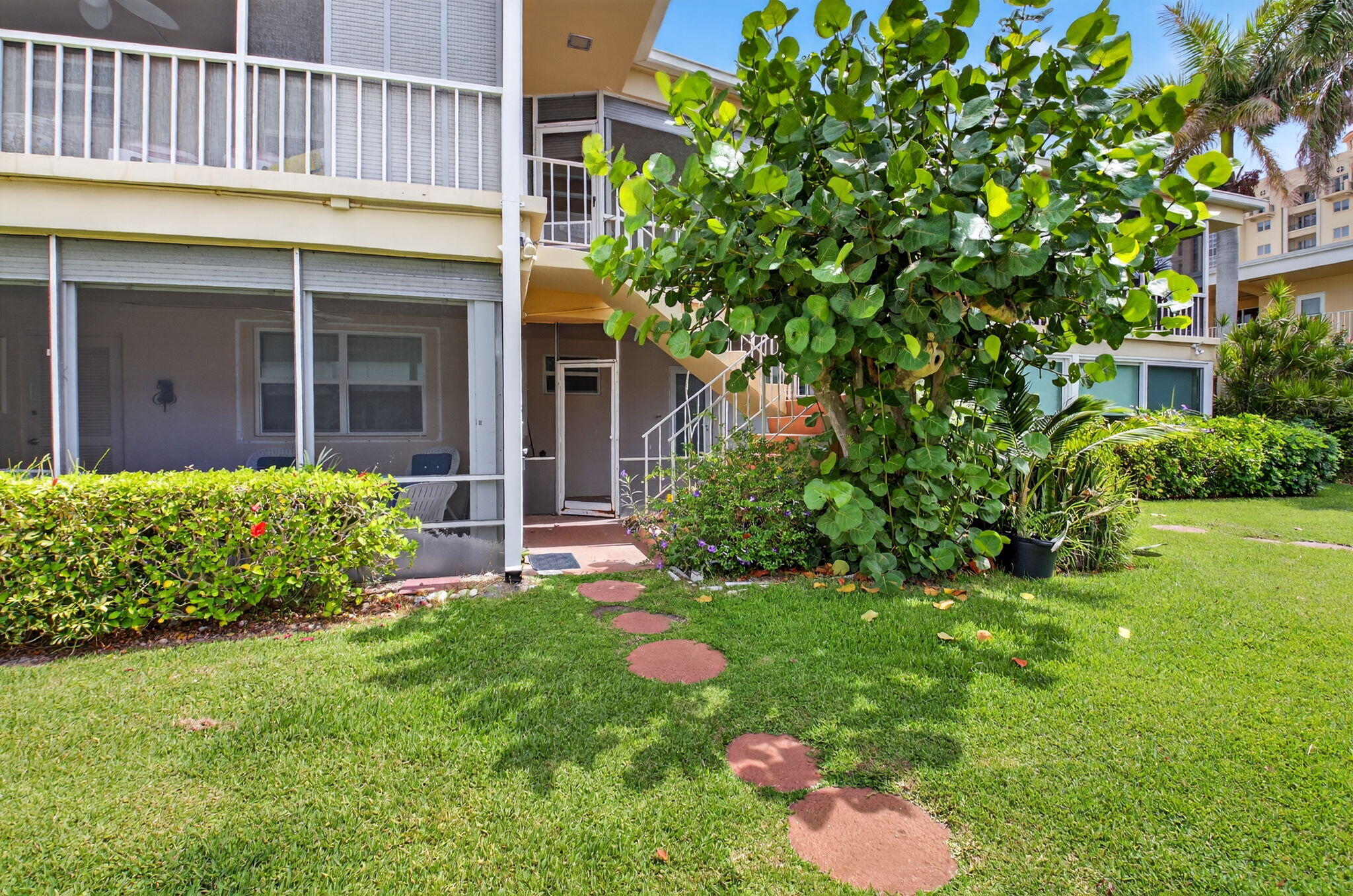 930 Osceola Drive 8