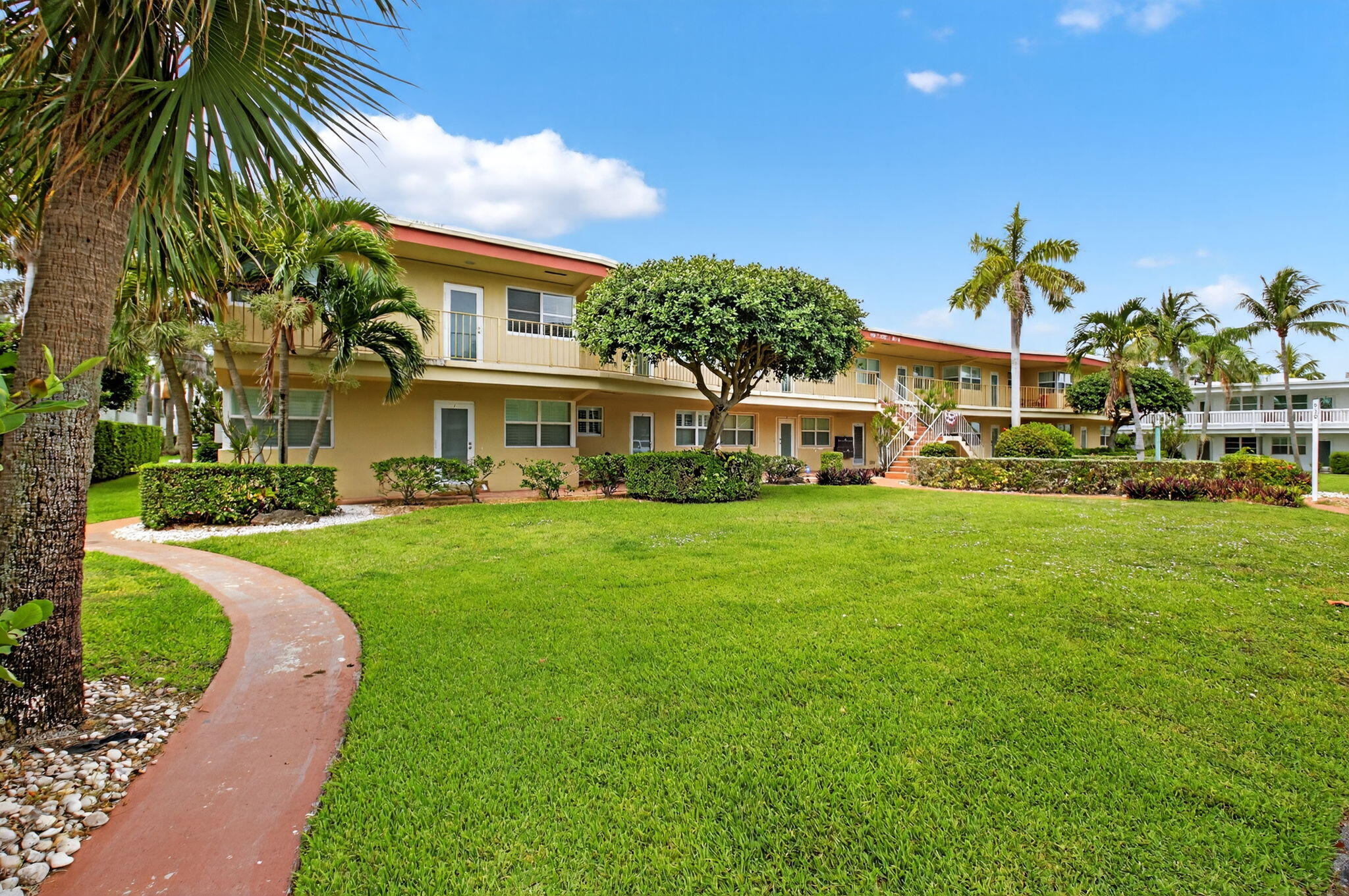 930 Osceola Drive 8