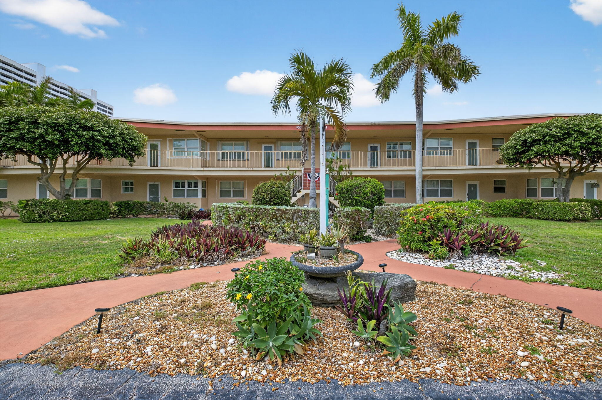 930 Osceola Drive 8