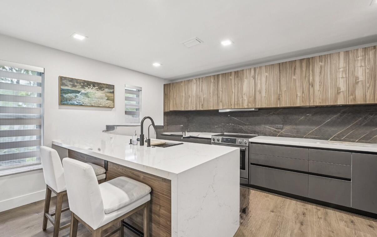 660 Forsyth Street 7