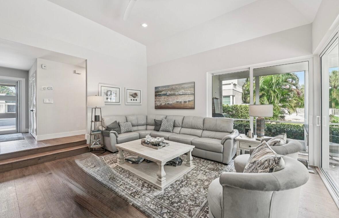 660 Forsyth Street 7