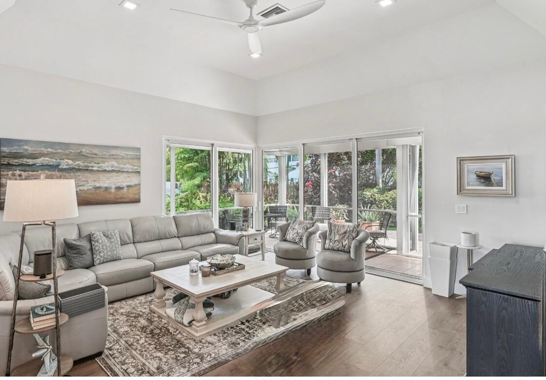 660 Forsyth Street 7