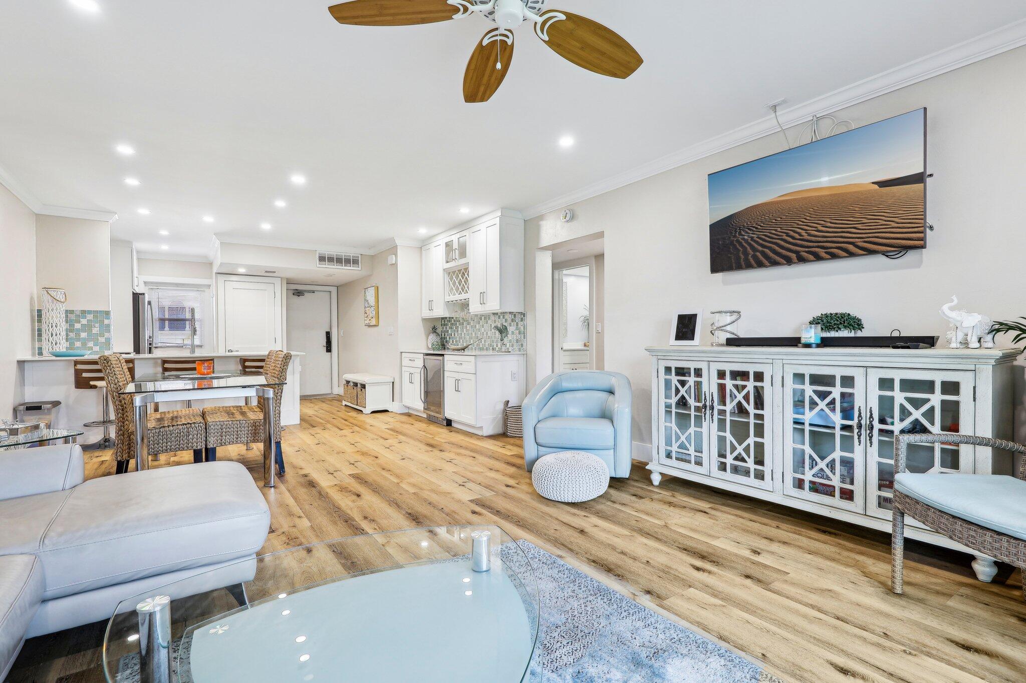 200 E Royal Palm Road 304