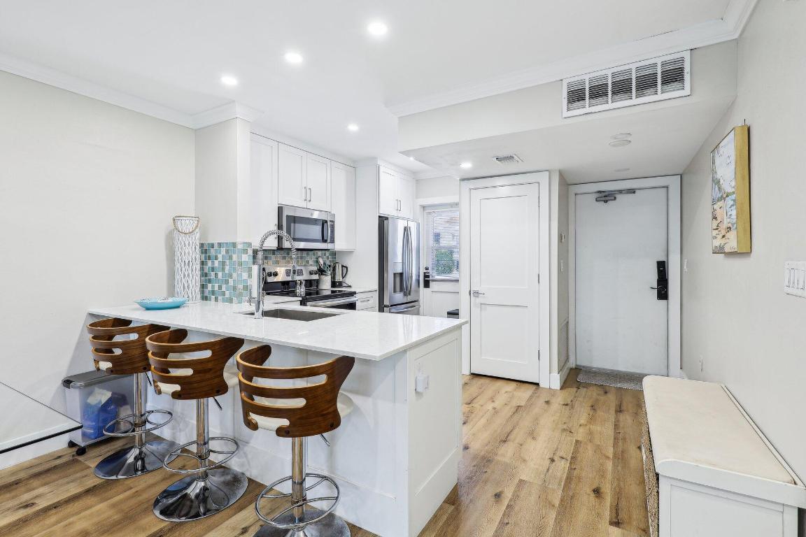 200 E Royal Palm Road 304