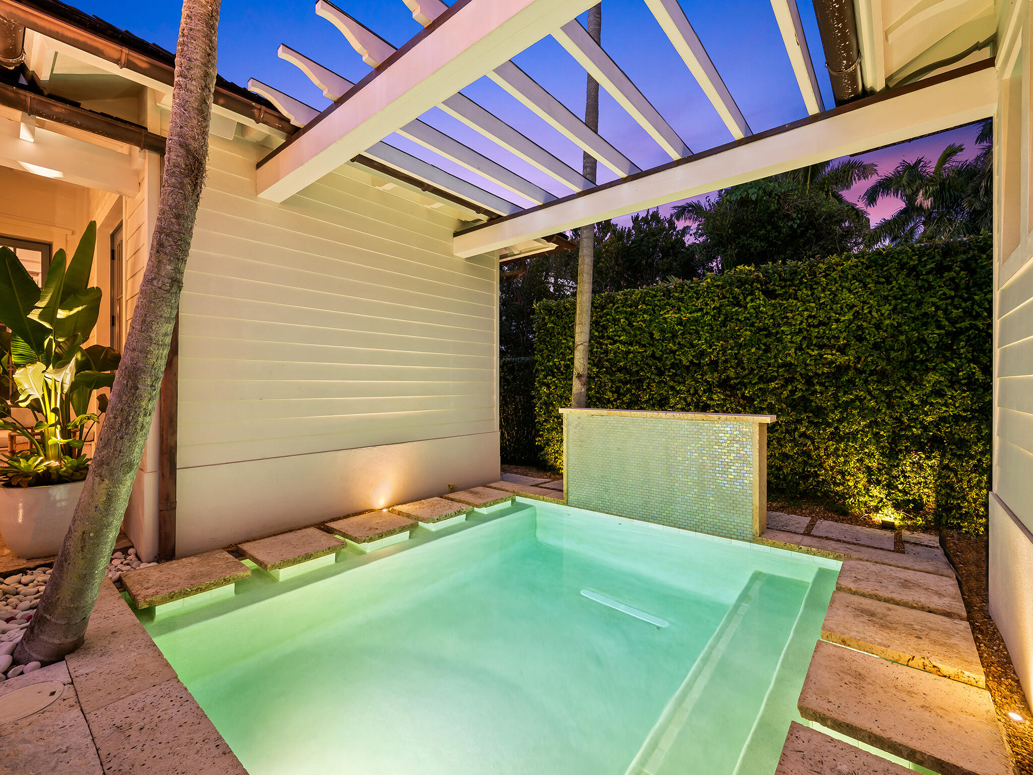 1102 N Vista Del Mar Drive