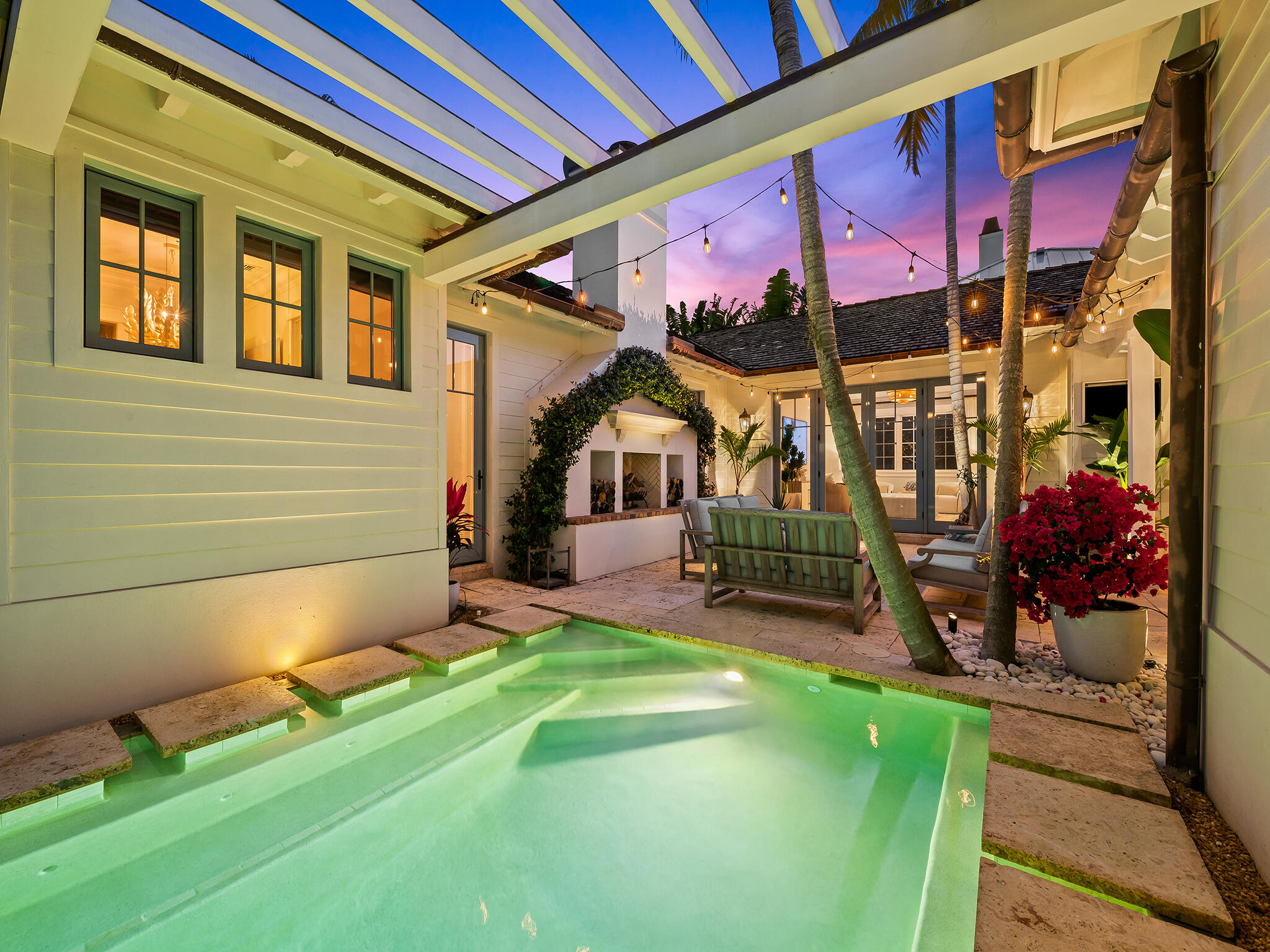 1102 N Vista Del Mar Drive