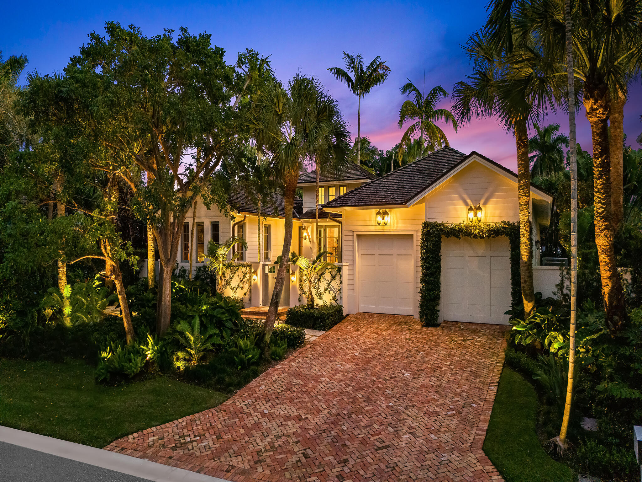 1102 N Vista Del Mar Drive