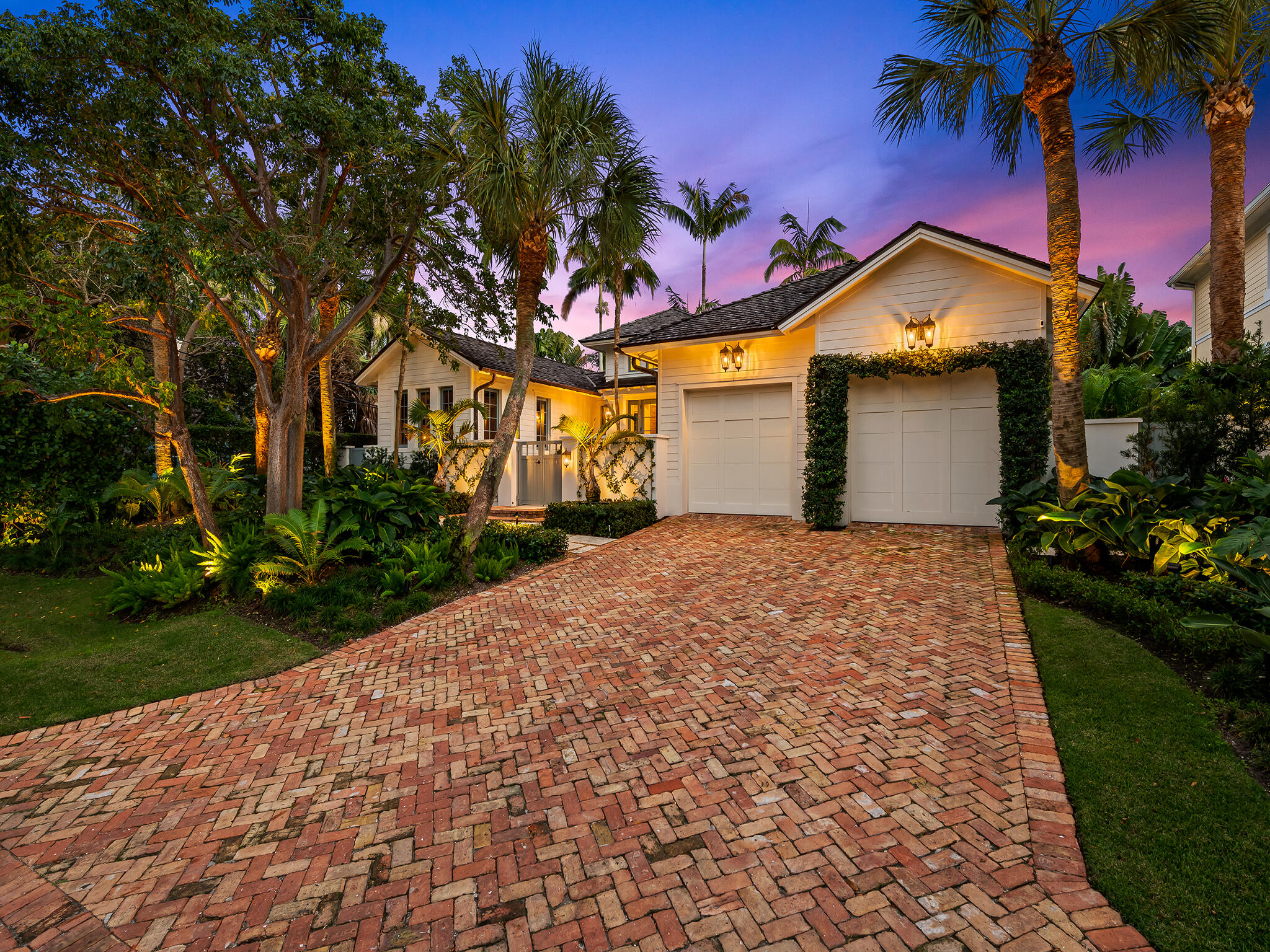 1102 N Vista Del Mar Drive