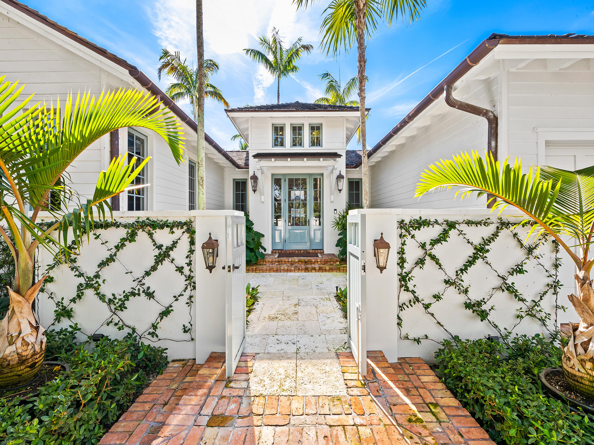 1102 N Vista Del Mar Drive
