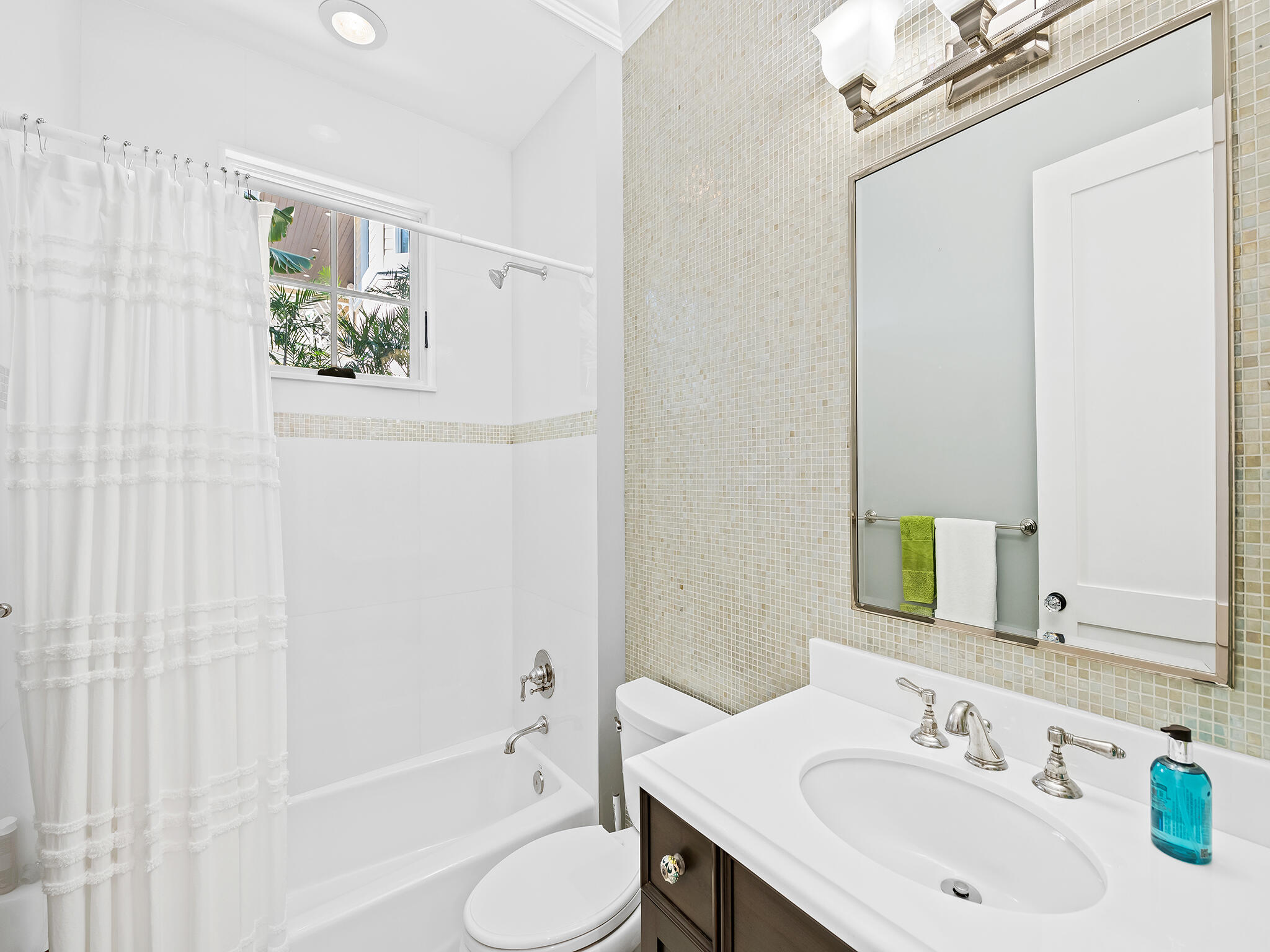 1102 N Vista Del Mar Drive