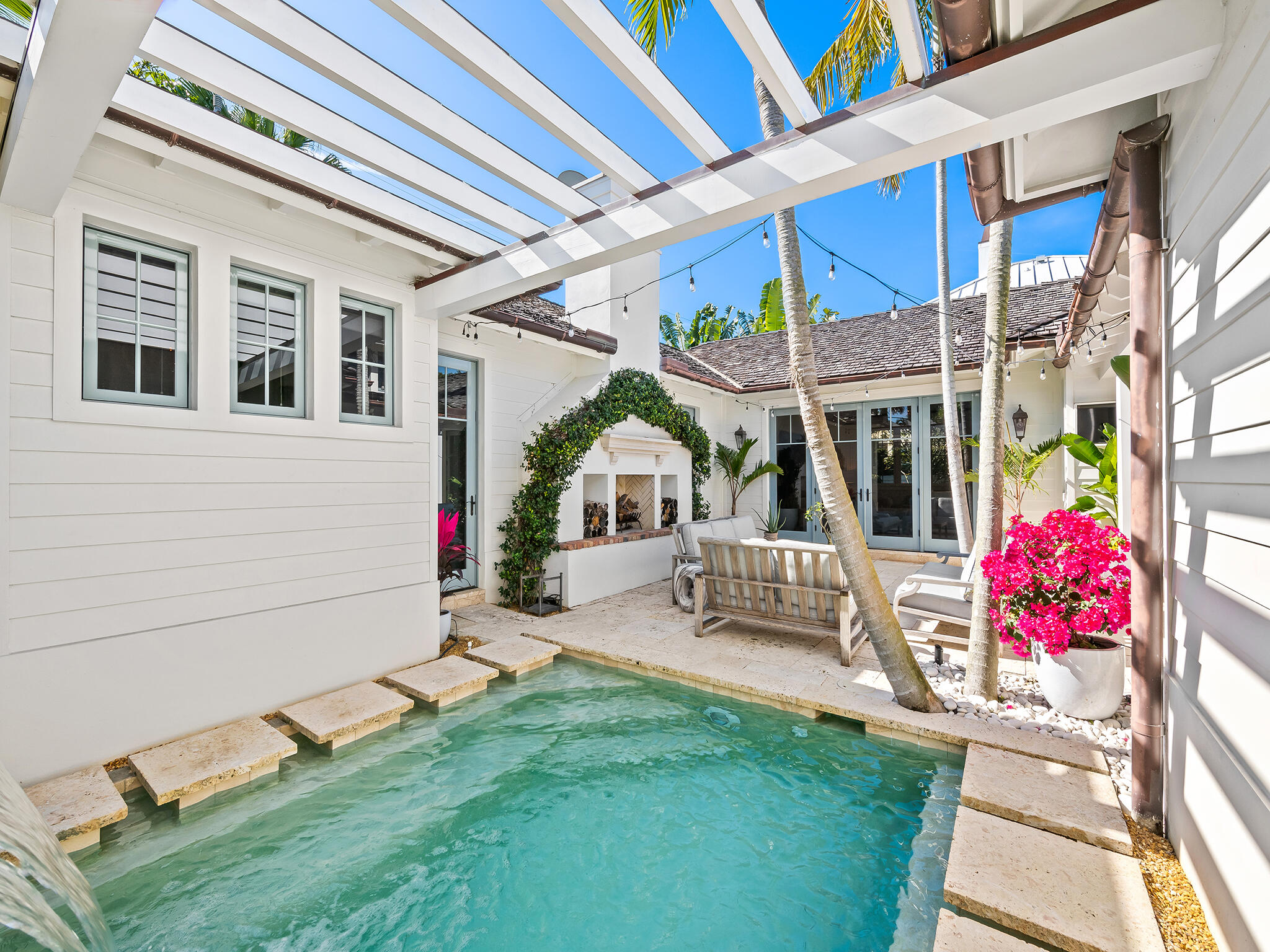 1102 N Vista Del Mar Drive