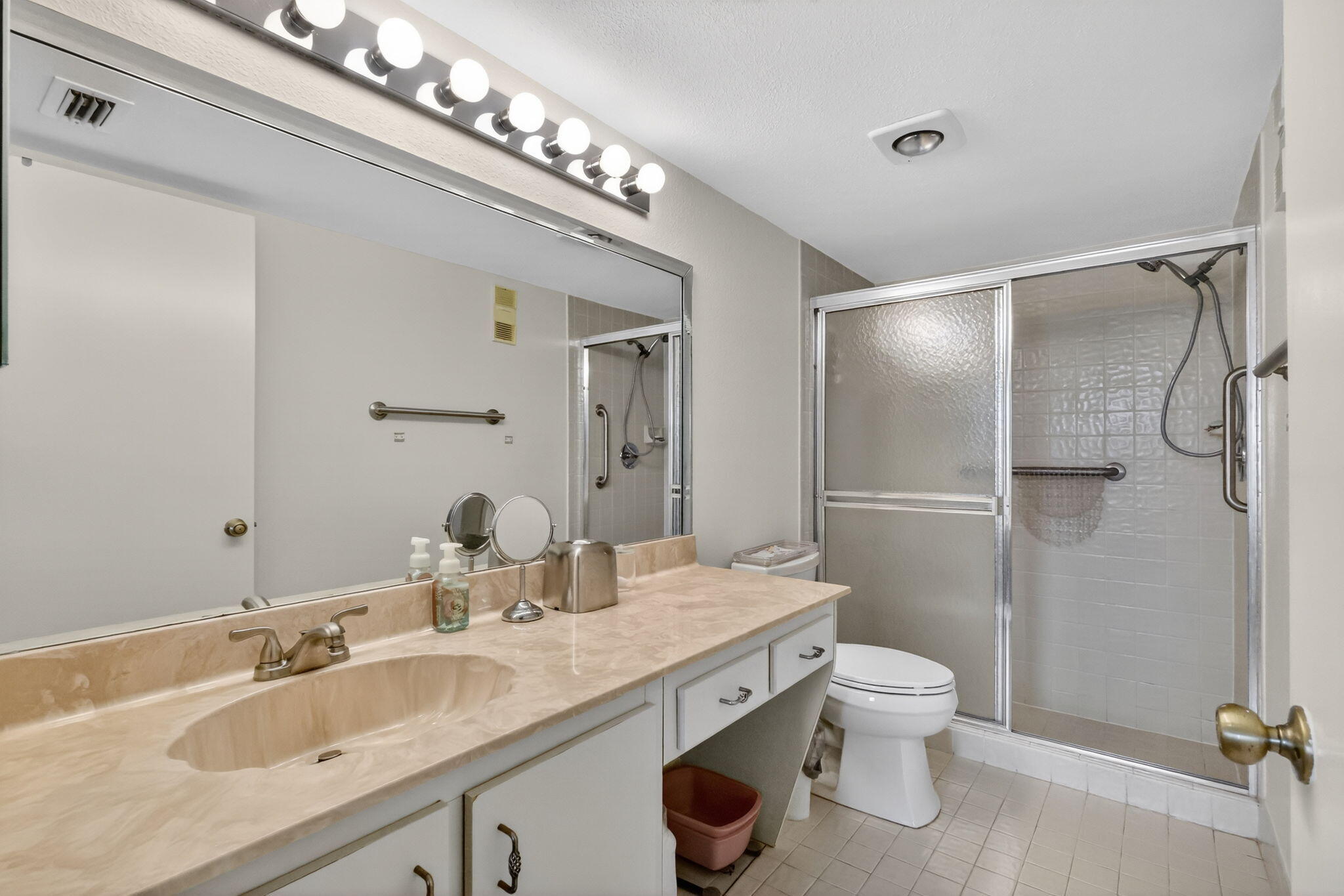 10215 N Circle Lake Drive 101