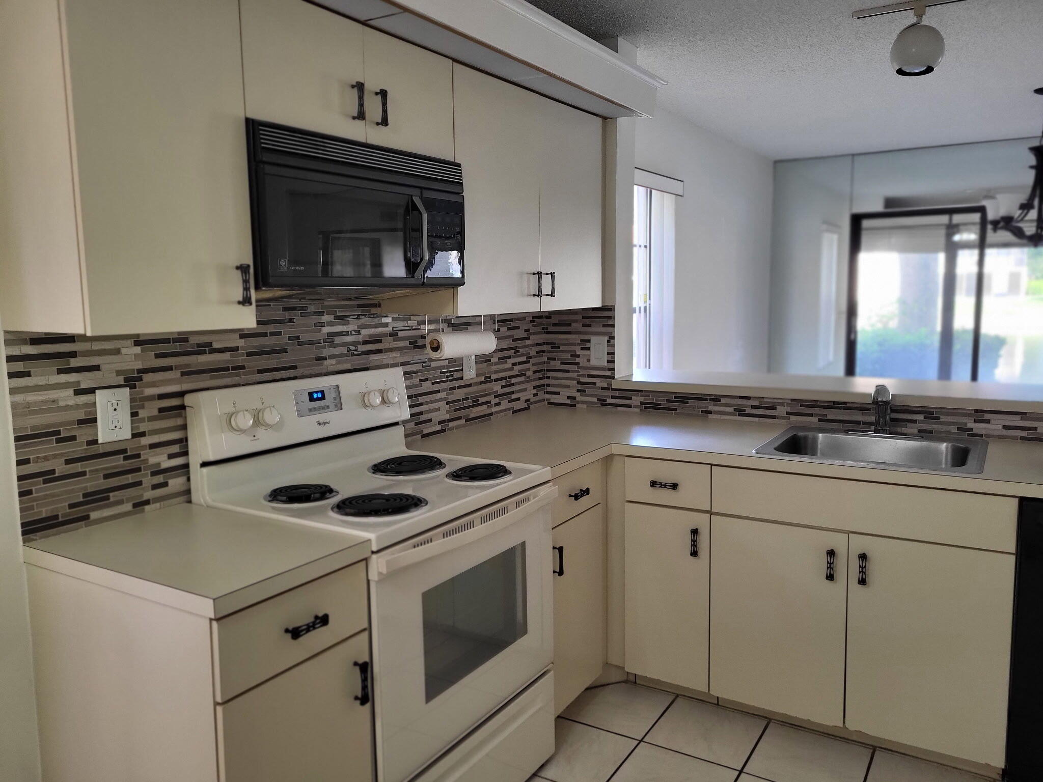 10215 N Circle Lake Drive 101