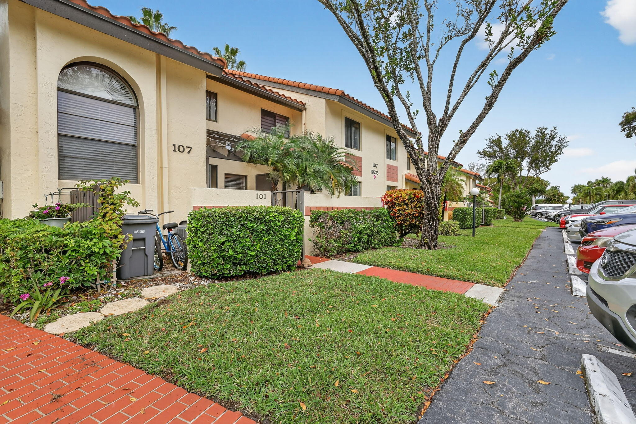 10215 N Circle Lake Drive 101