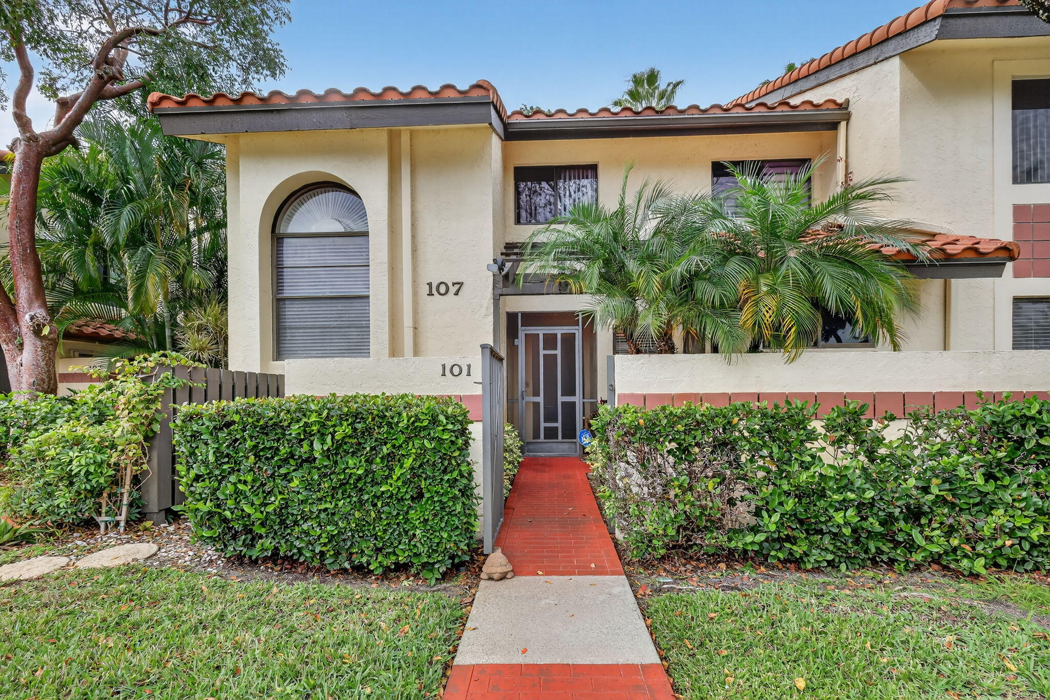 10215 N Circle Lake Drive 101