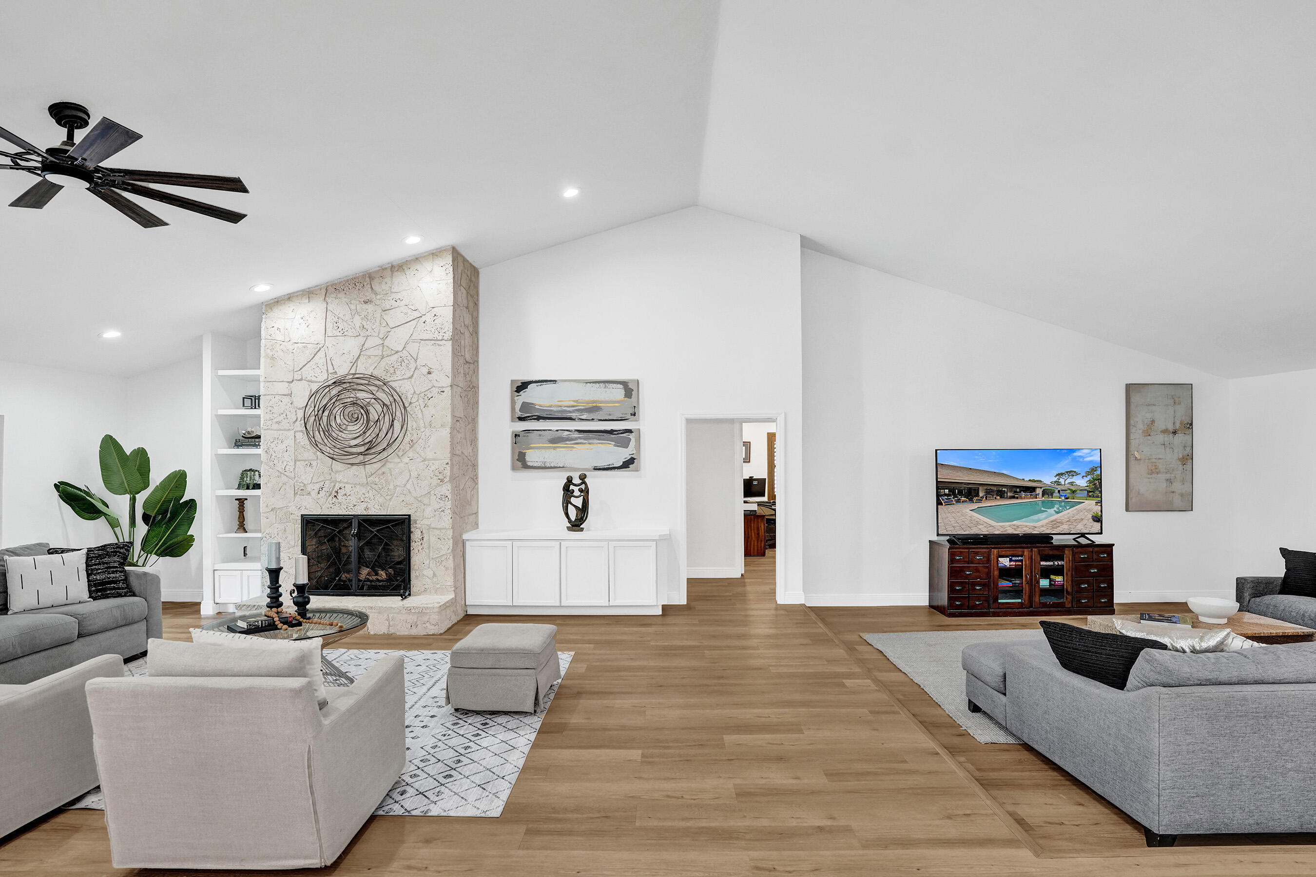 2413 NW 40th Circle