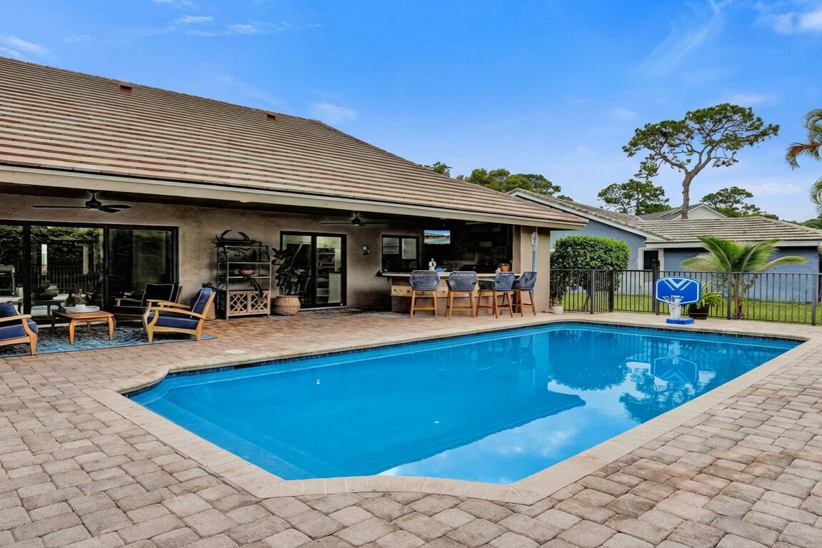 2413 NW 40th Circle