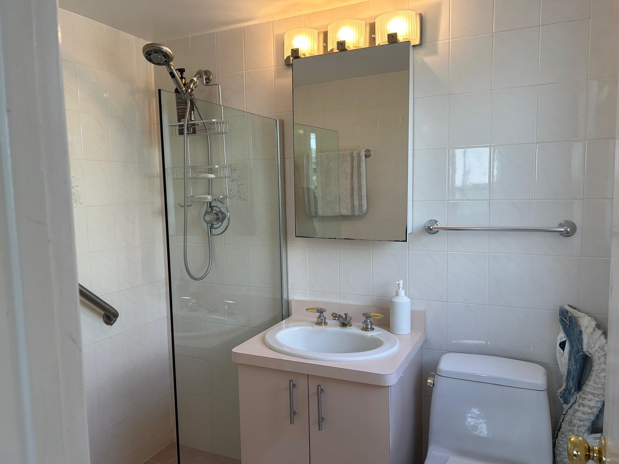 1221 Hillsboro Mile 42a