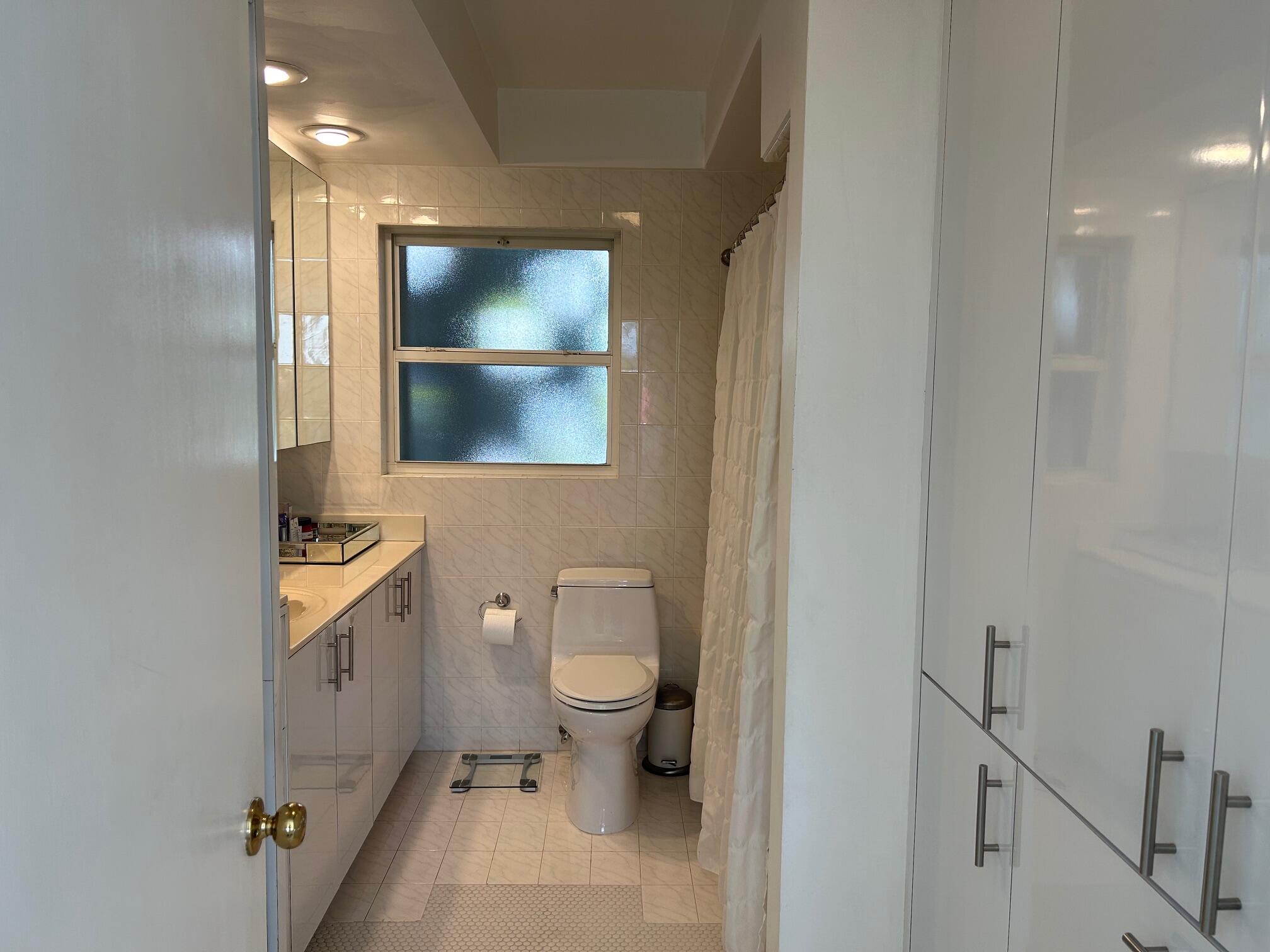 1221 Hillsboro Mile 42a